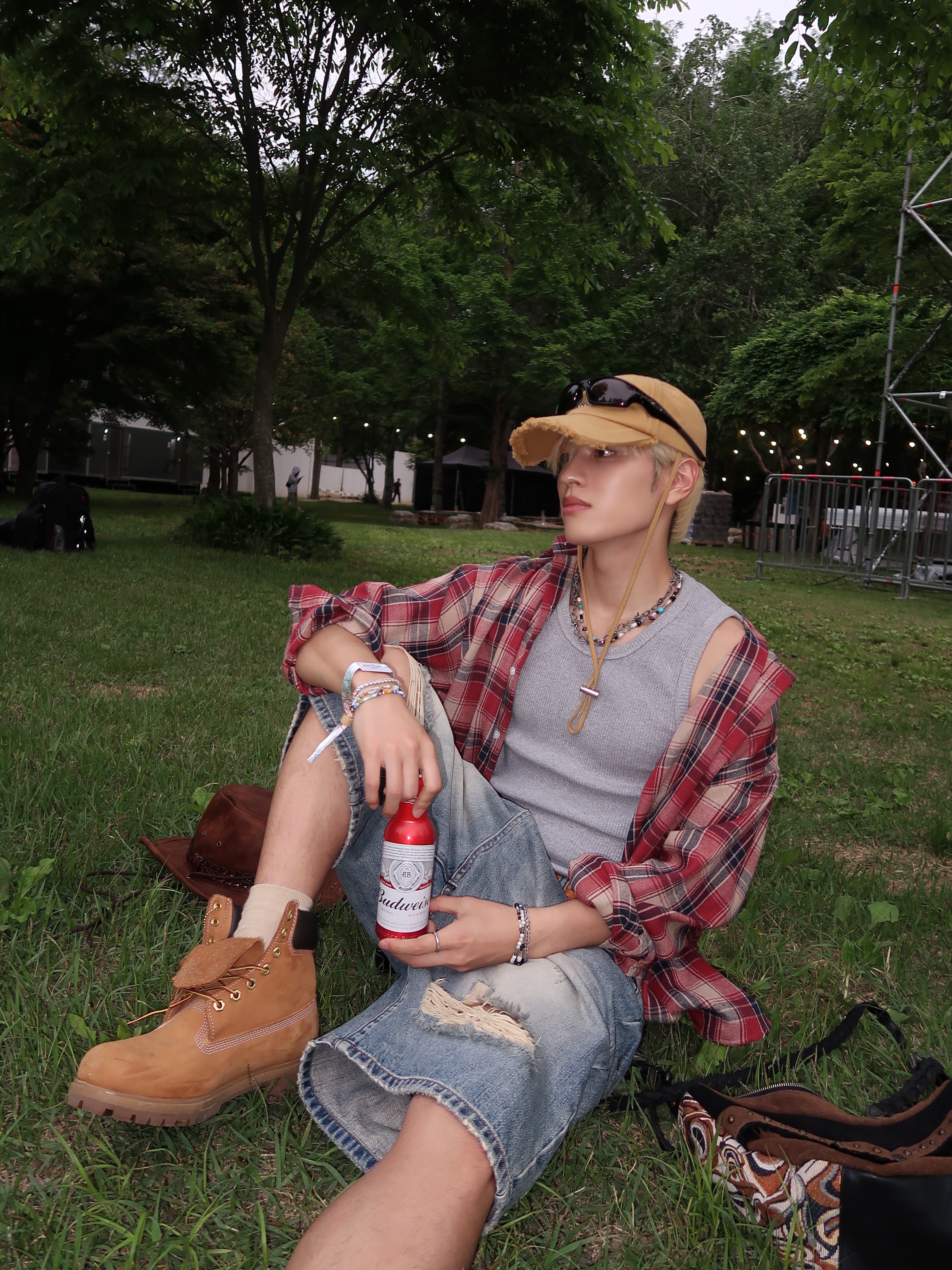 Jacquemus La Casquette Artichaut Fringe Baseball Cap Beige, Timberland Premium 6 inch Waterproof Boot Wheat Nubuck - Wide 착용 스타일 - 3