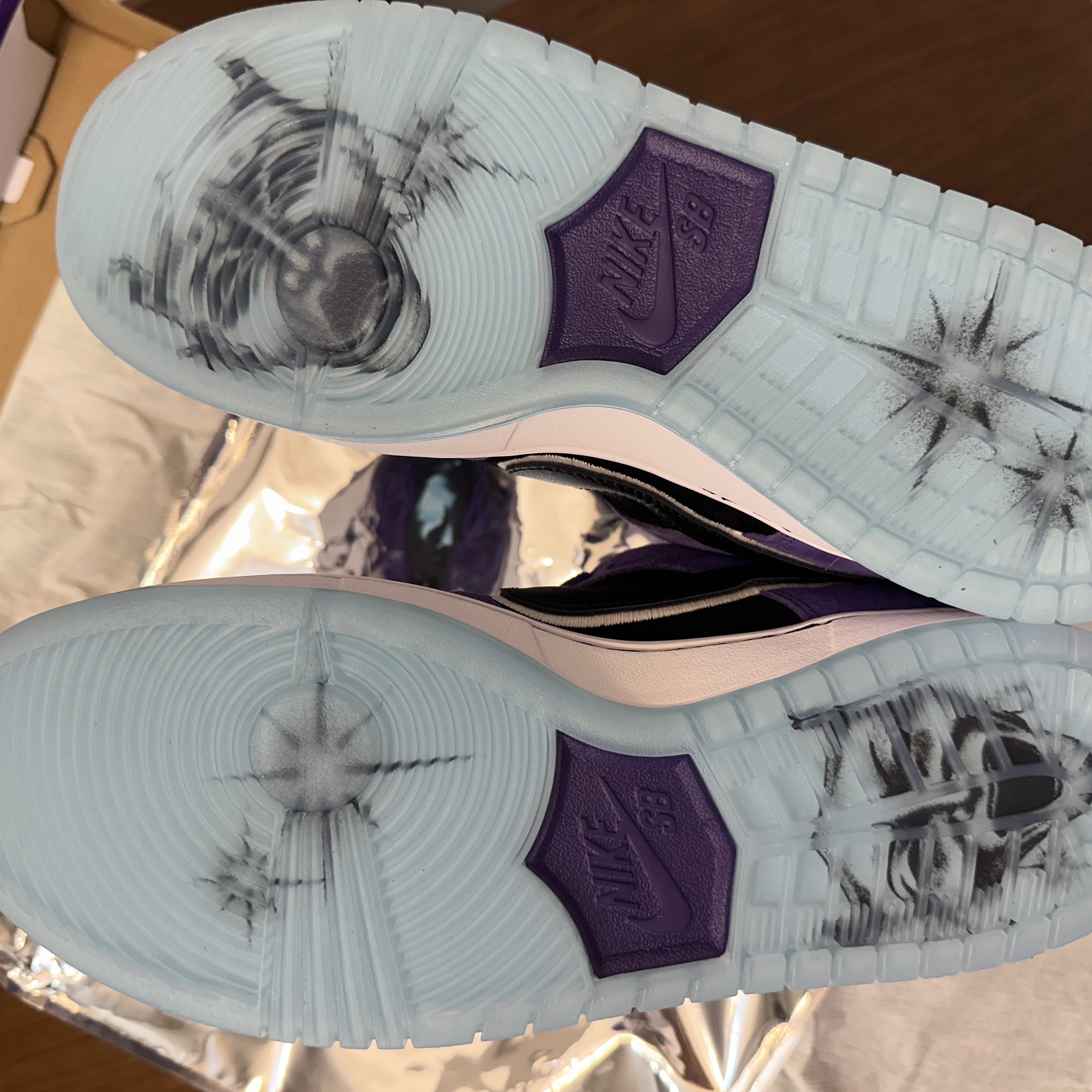 Nike x Hayley Wilson SB Dunk Low Pro Black and Court Purple 착용 스타일 - 4