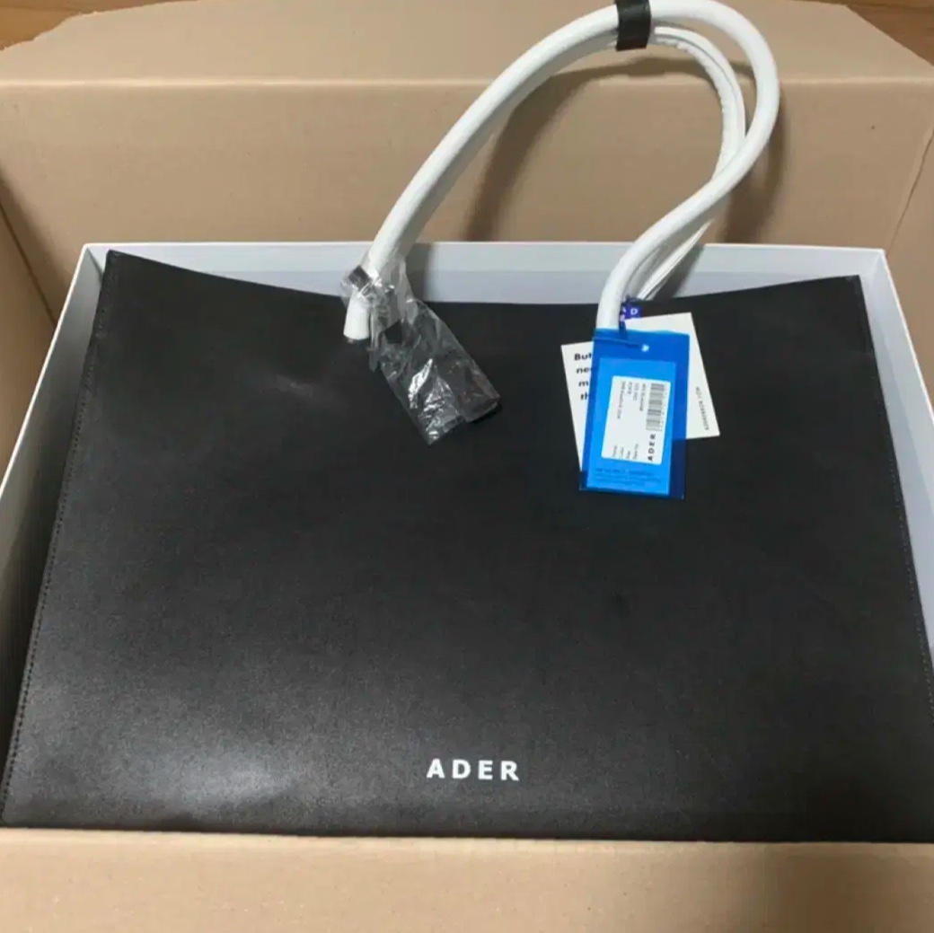 Ader Error Wide Shopper Bag Noir 착용 스타일