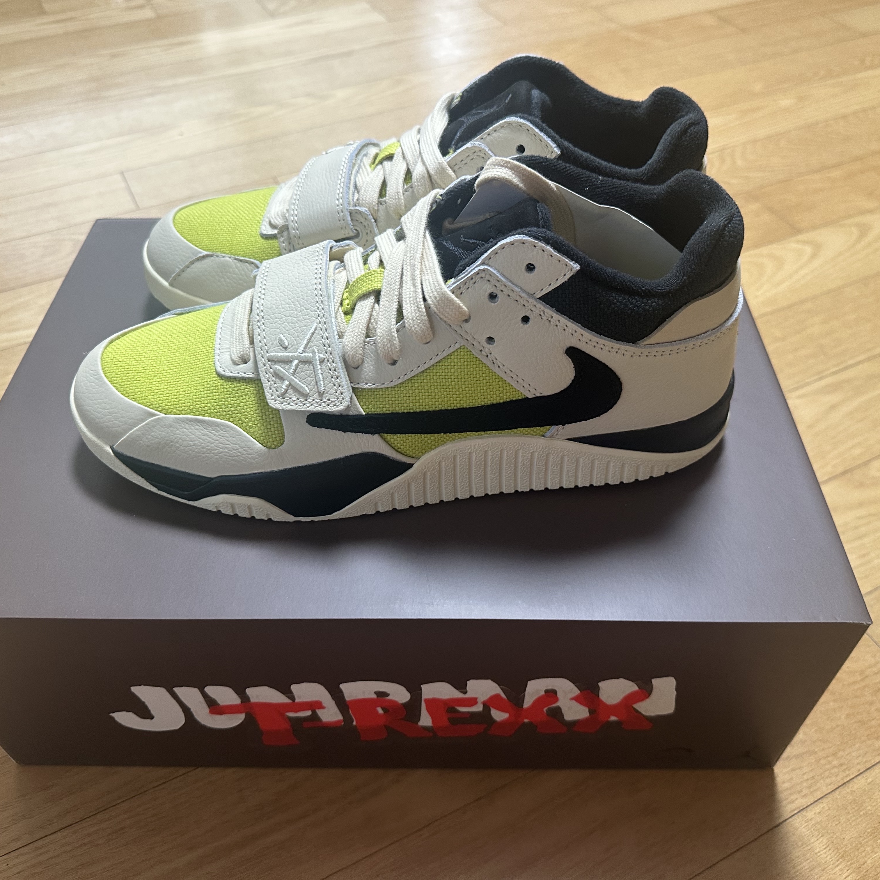 Jordan x Travis Scott Jumpman Jack TR Bright Cactus, Jordan x Travis Scott Jumpman Jack TR Black and Dark Mocha 착용 스타일 - 5