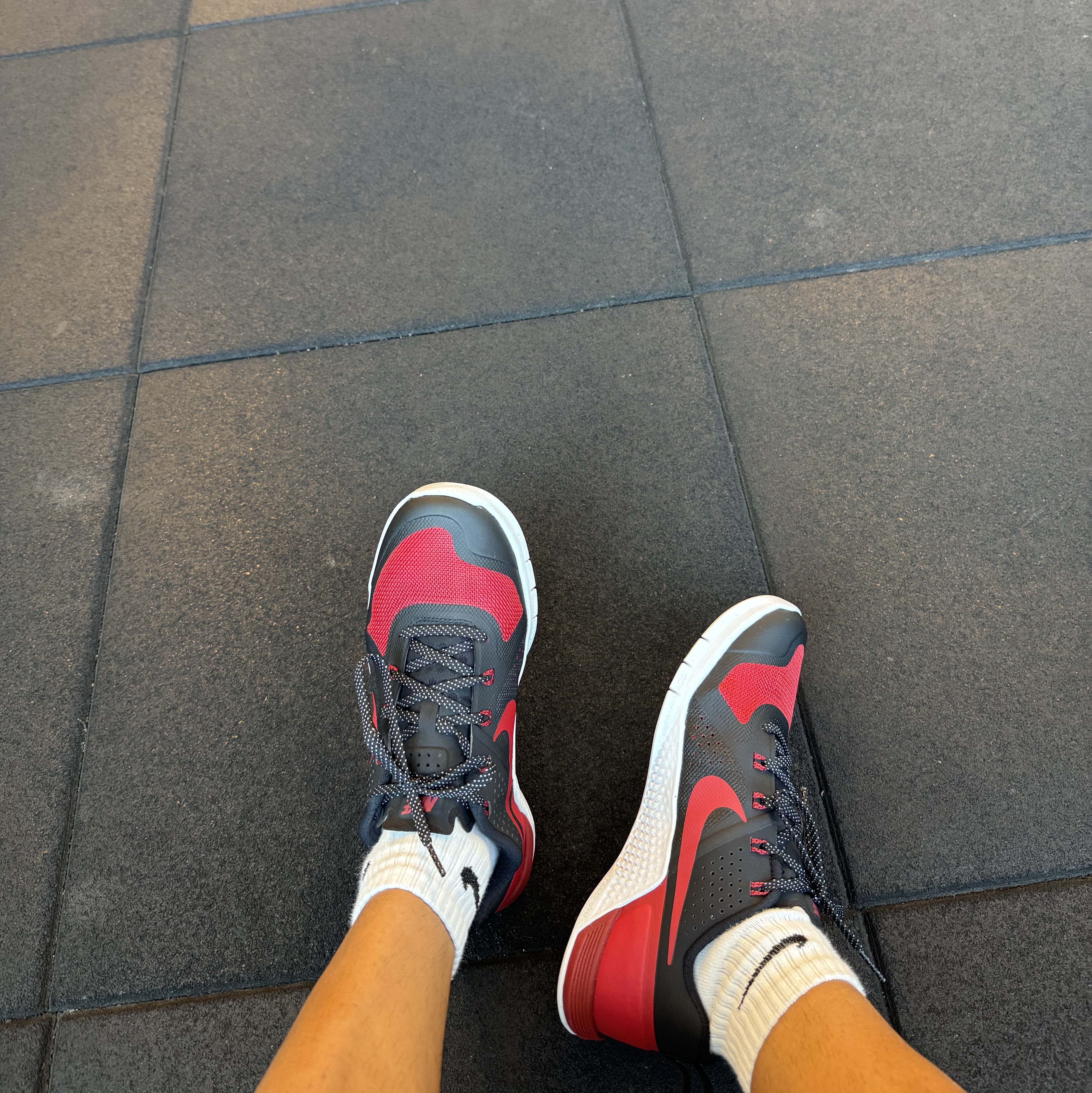 Nike Metcon 1 OG Black Varsity Red 착용 스타일