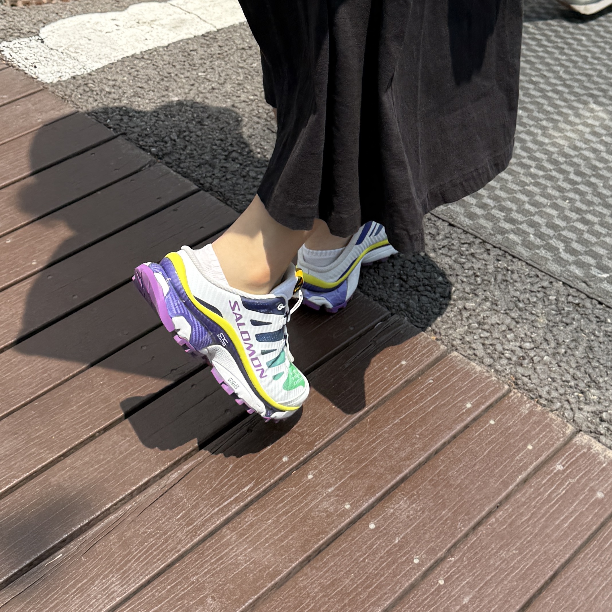 Salomon x MM6 Maison Margiela XT-4 Mule Spectrum Blue White, Nike SB Kearny Skate Cargo Pants Light British Tan - Asia 착용 스타일 - 3