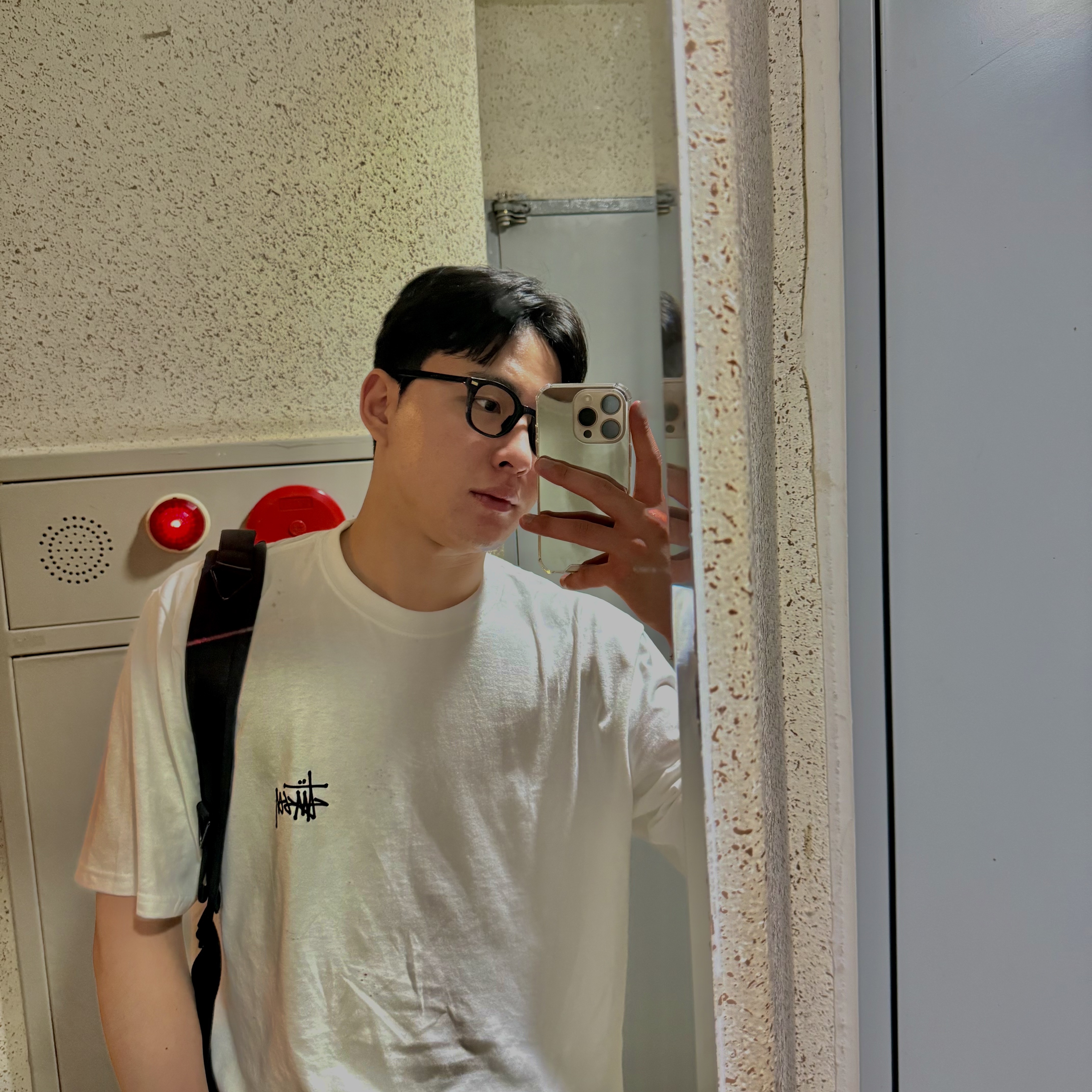Stussy Basic Stussy T-Shirt White 2024, 2025 착용 스타일 - 3