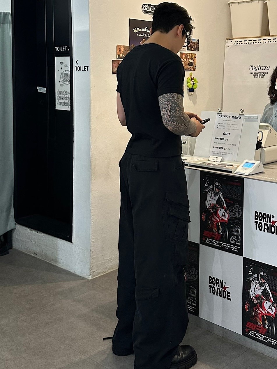 Nonnod Double Pocket Cargo Pants Vintage Black 착용 스타일