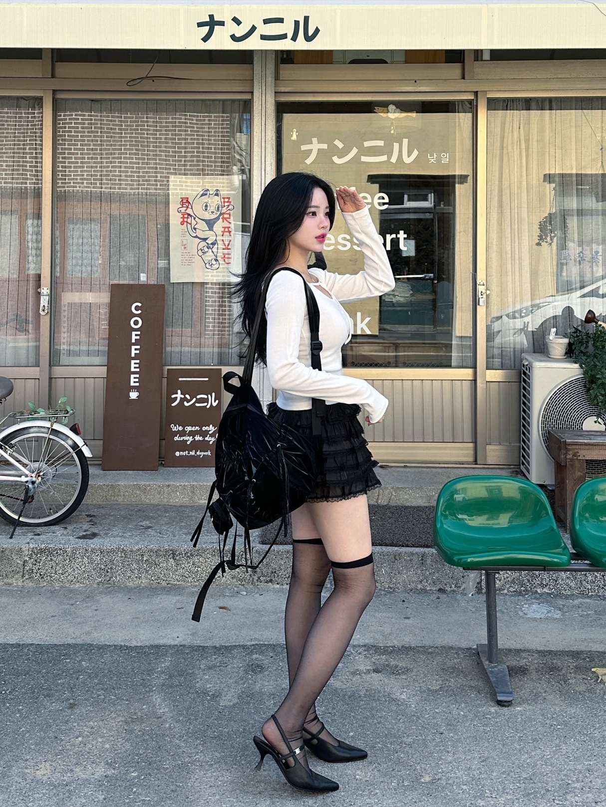 Don't Ask My Plan 4pocket Mini Yuneseul Backpack - black 착용 스타일 - 1