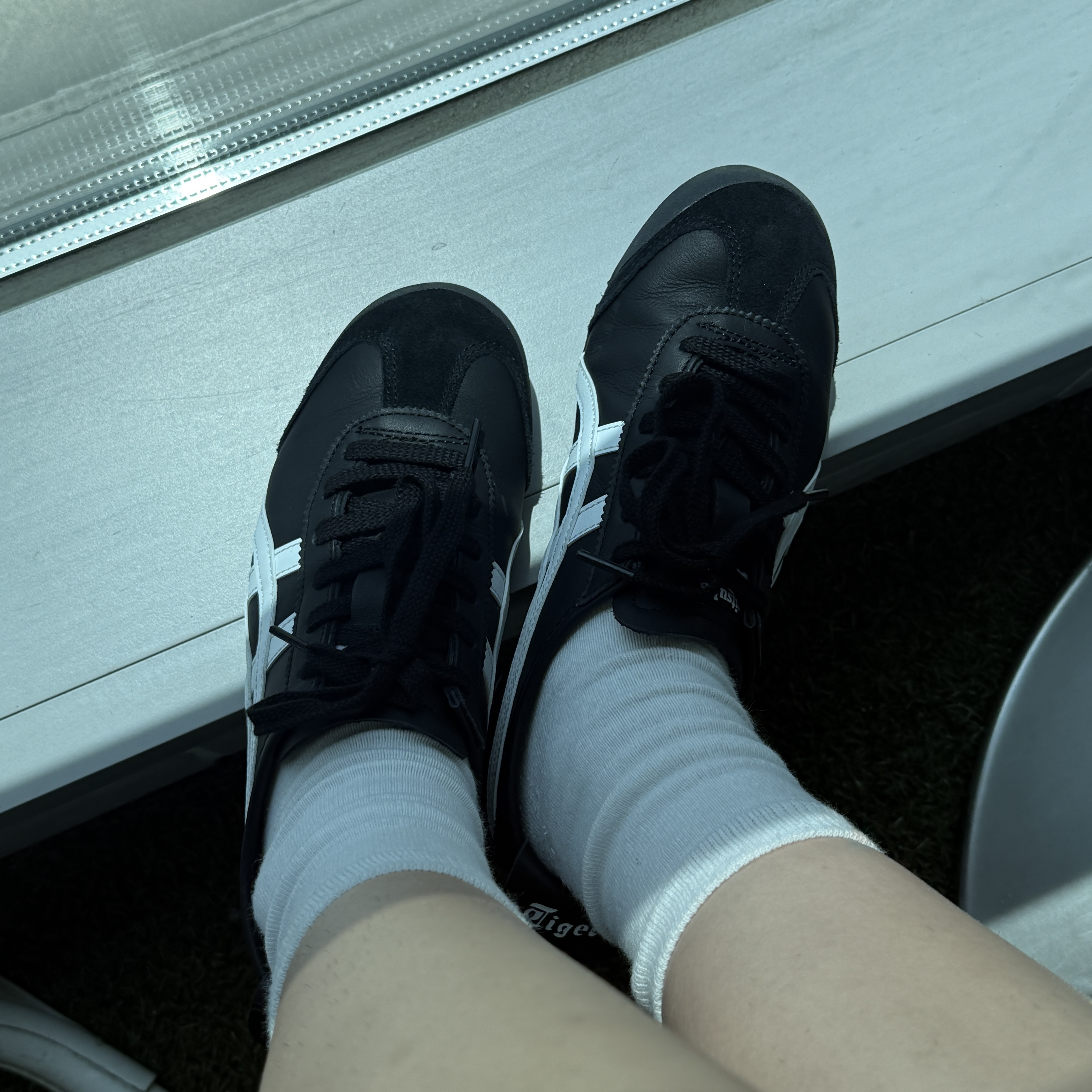 Onitsuka Tiger Mexico 66 Black White 착용 스타일 - 1