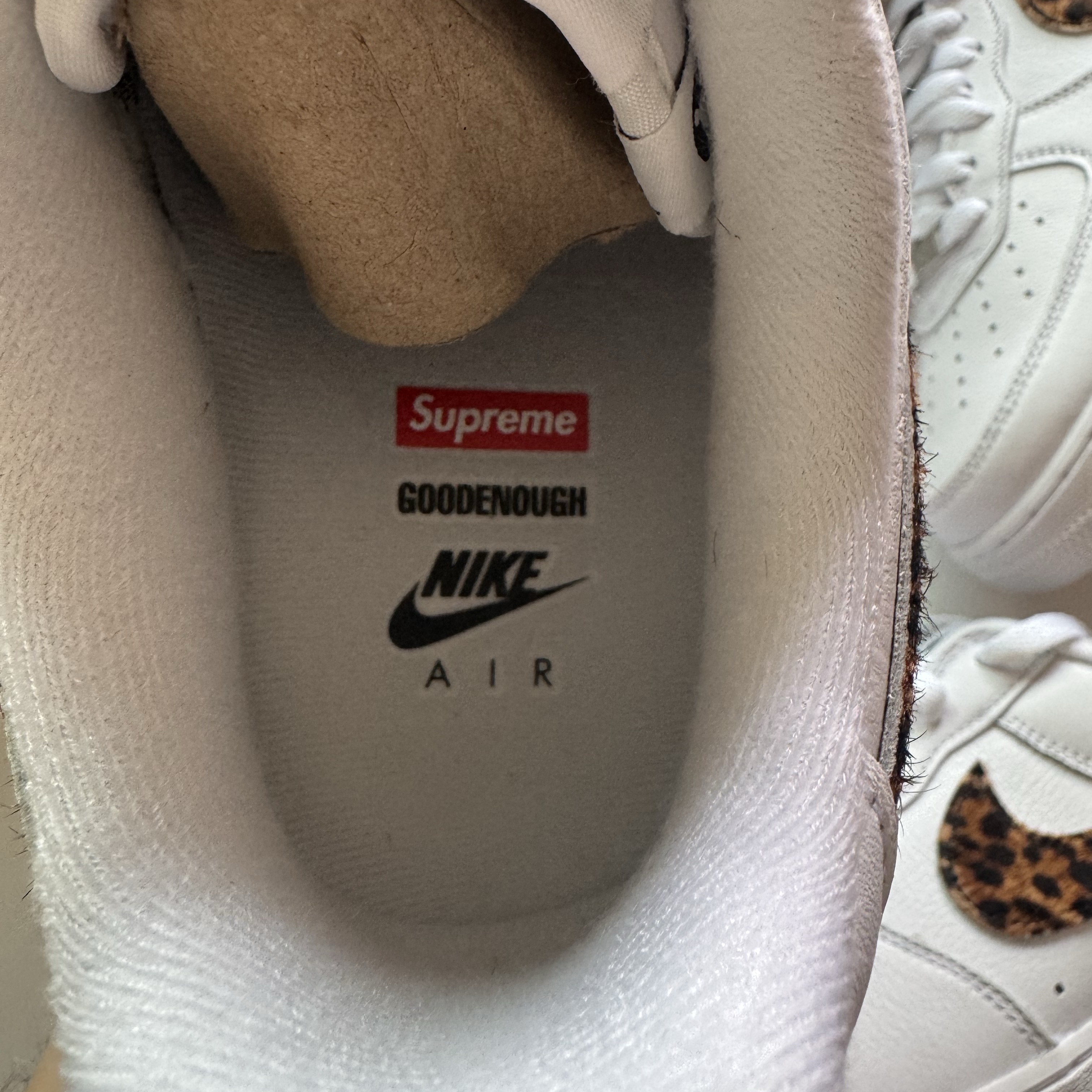 Nike x Supreme x GOODENOUGH Air Force 1 Low White - 25SS 착용 스타일 - 2