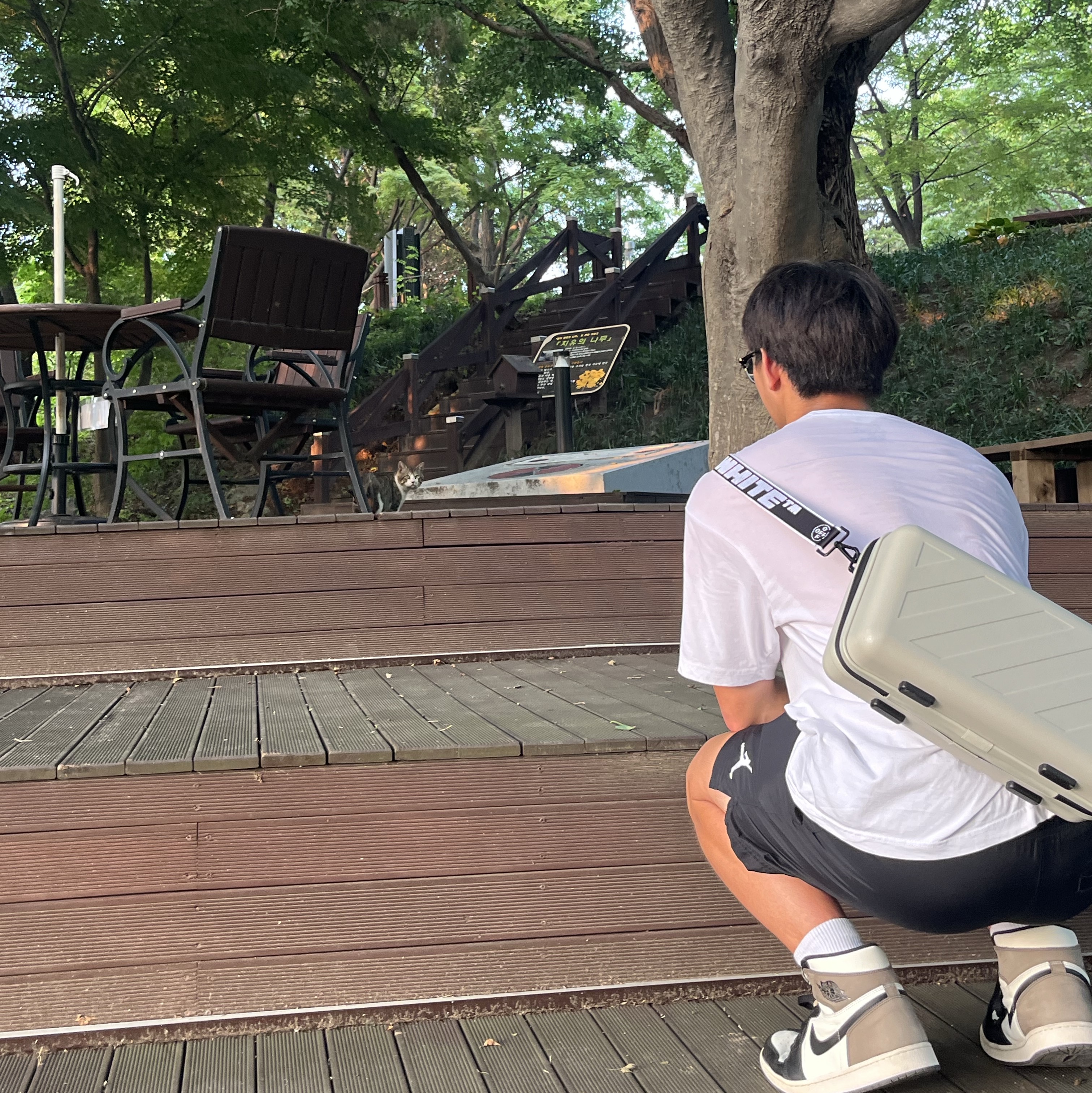 Off-White x Amore Pacific Protection Box (Without Cosmetics), Jordan 1 Retro High OG Black Mocha 착용 스타일