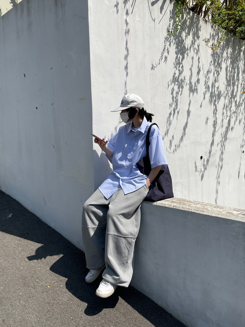 Acne Studios Velcro Strap Sneakers White 착용 스타일 - 6