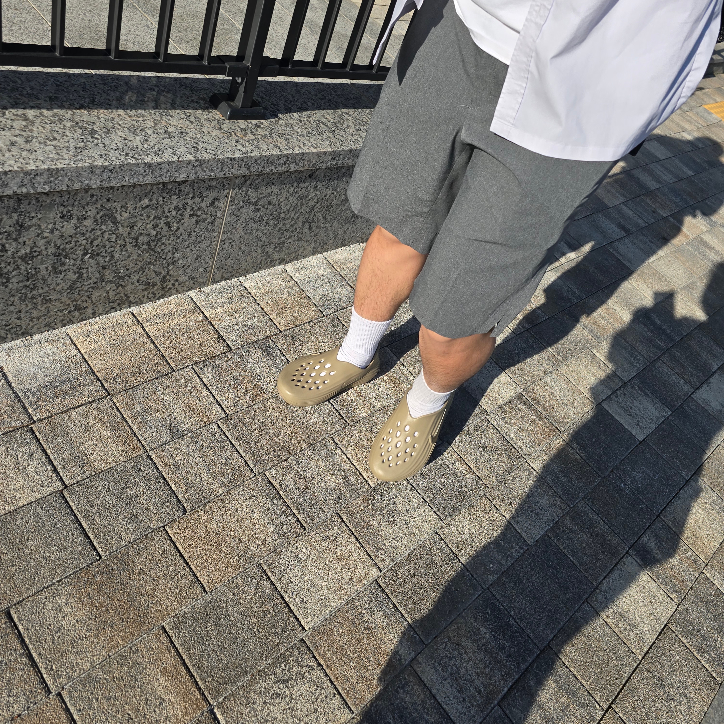 Nike ReactX Rejuven8 Khaki 착용 스타일 - 3