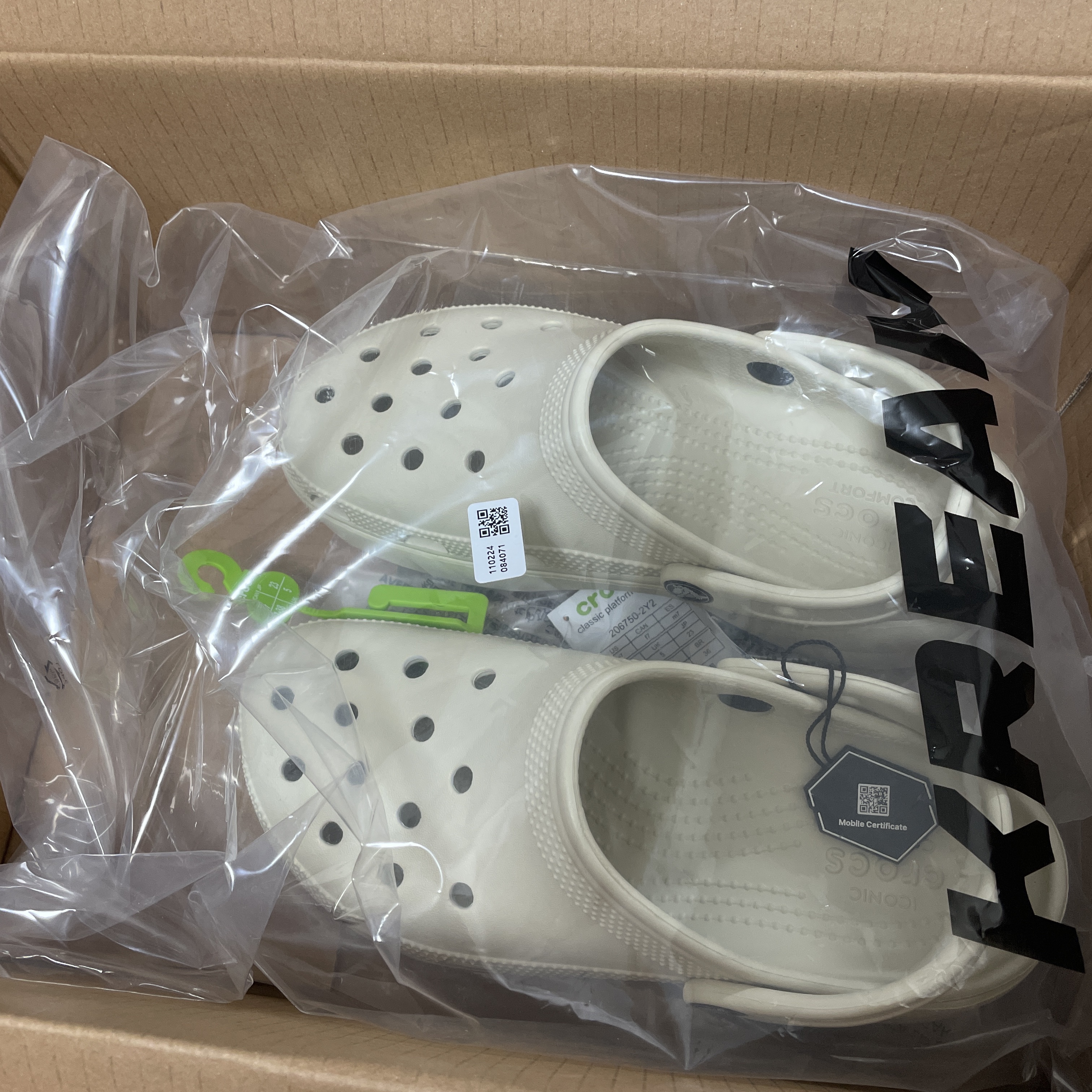 (W) Crocs Classic Platform Clog Bone 착용 스타일