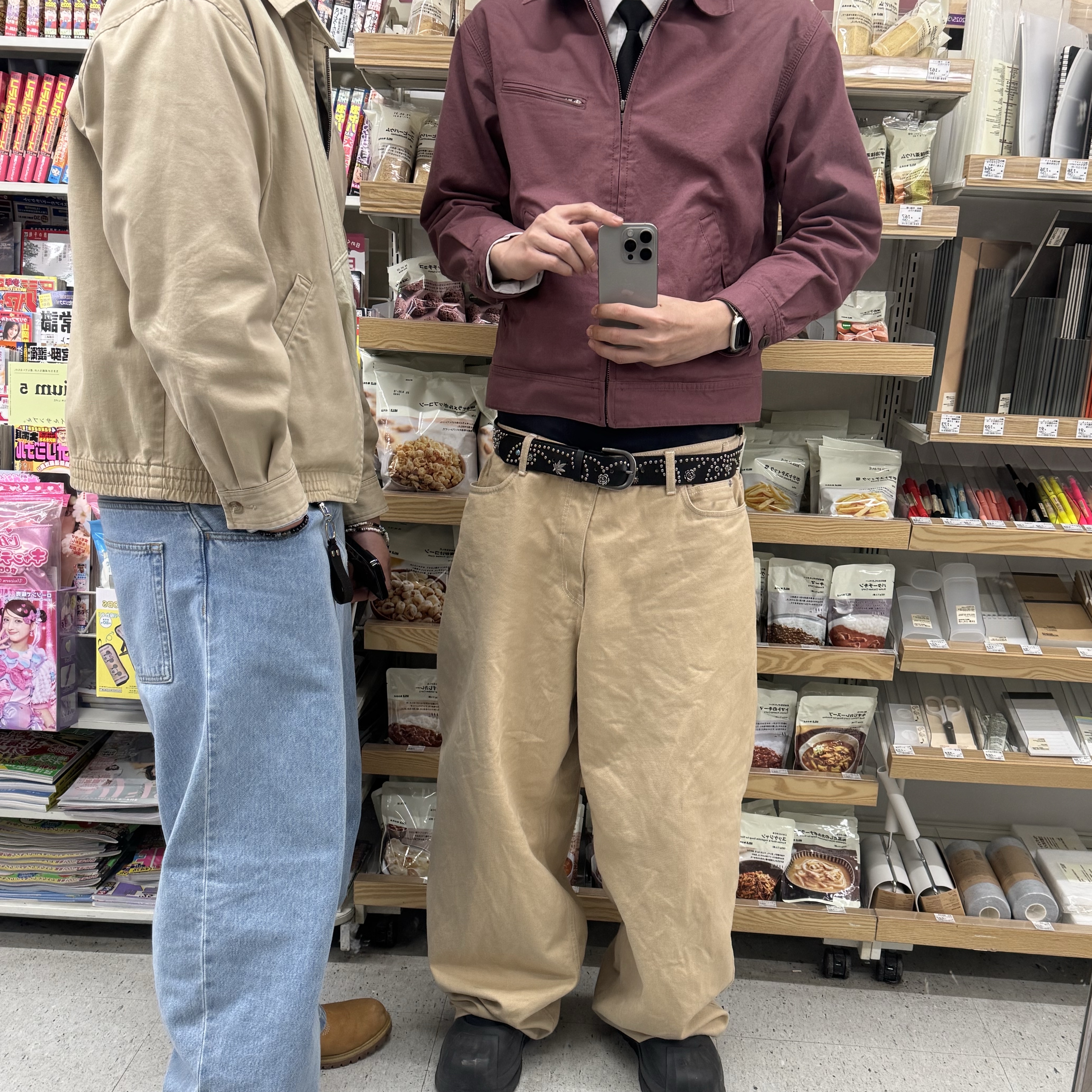 MJD Big Pocket Baggy Pants Beige, Carhartt WIP Brandon Pants Blue Stone Bleached 착용 스타일