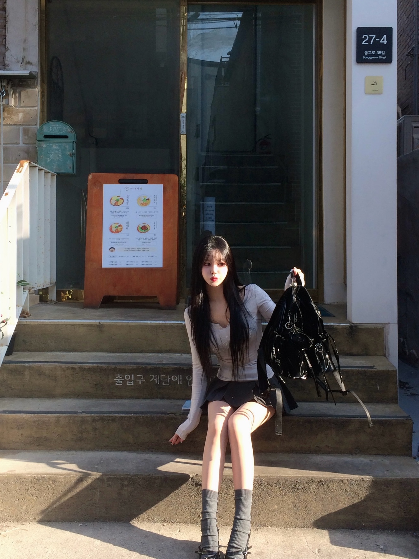 Don't Ask My Plan 4pocket Mini Yuneseul Backpack - black 착용 스타일 - 4