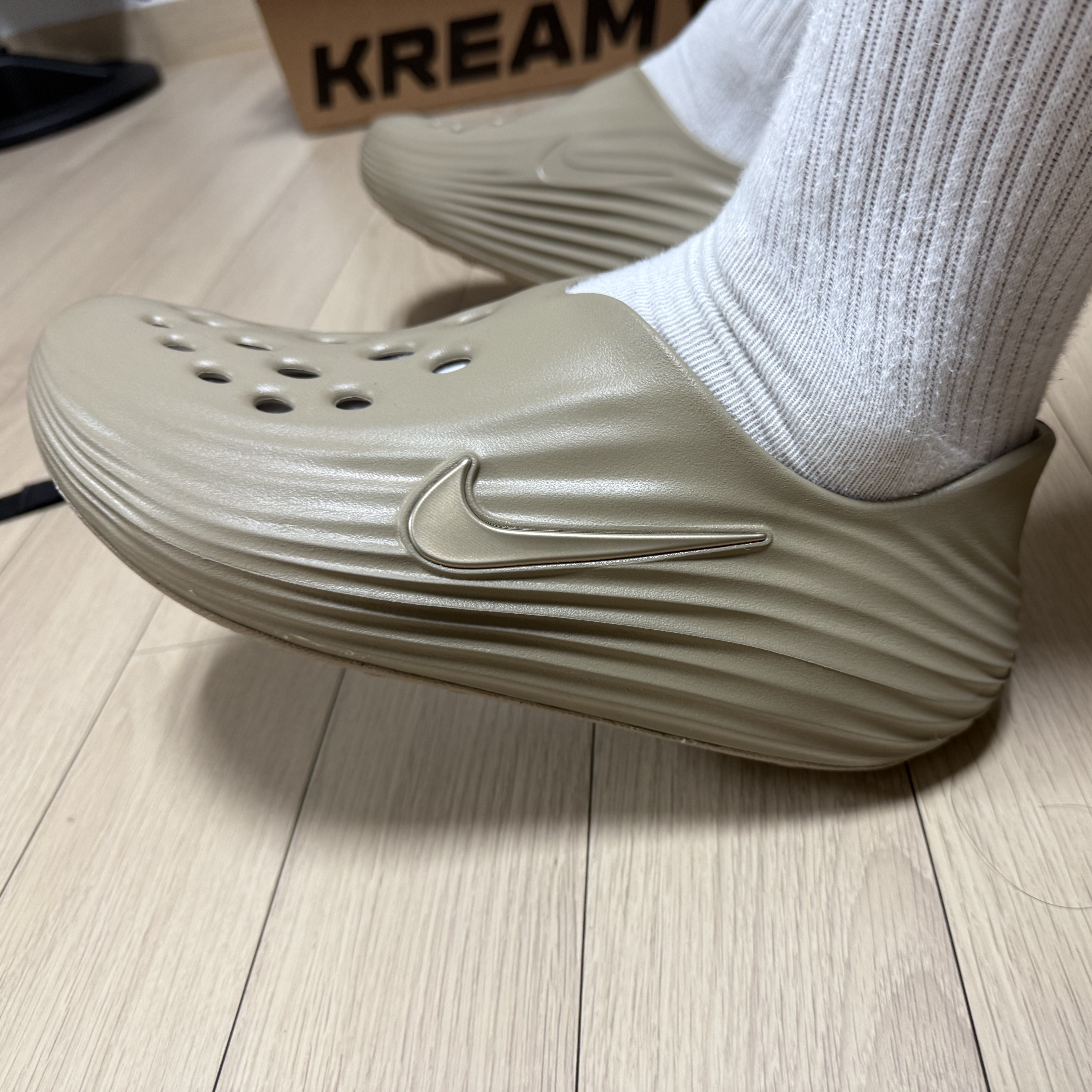 Nike ReactX Rejuven8 Khaki 착용 스타일