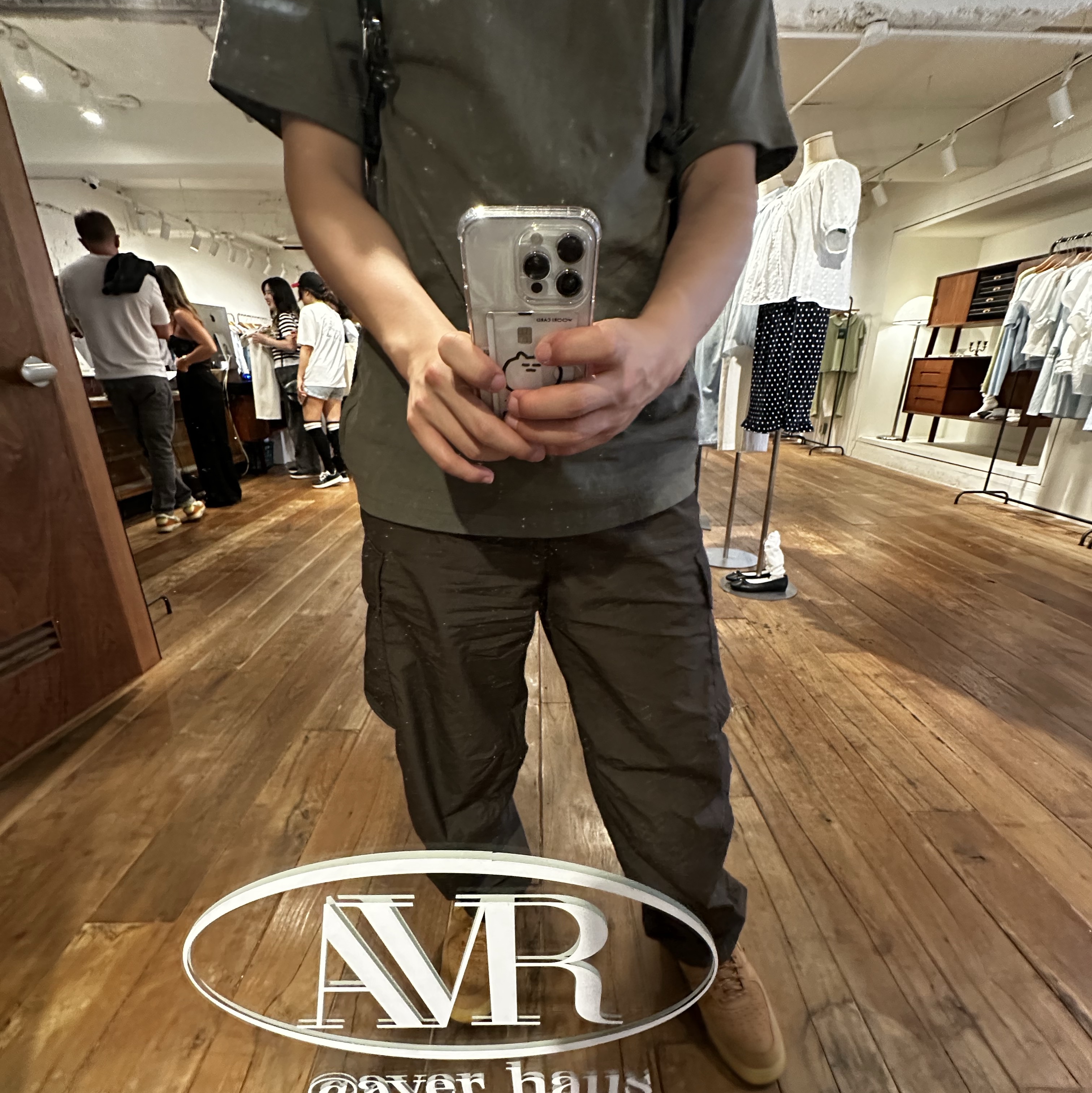 Apple iPhone 14 Pro 128GB Space Black (Korean Ver.), Nike Air Force 1 '07 WB Flax 착용 스타일
