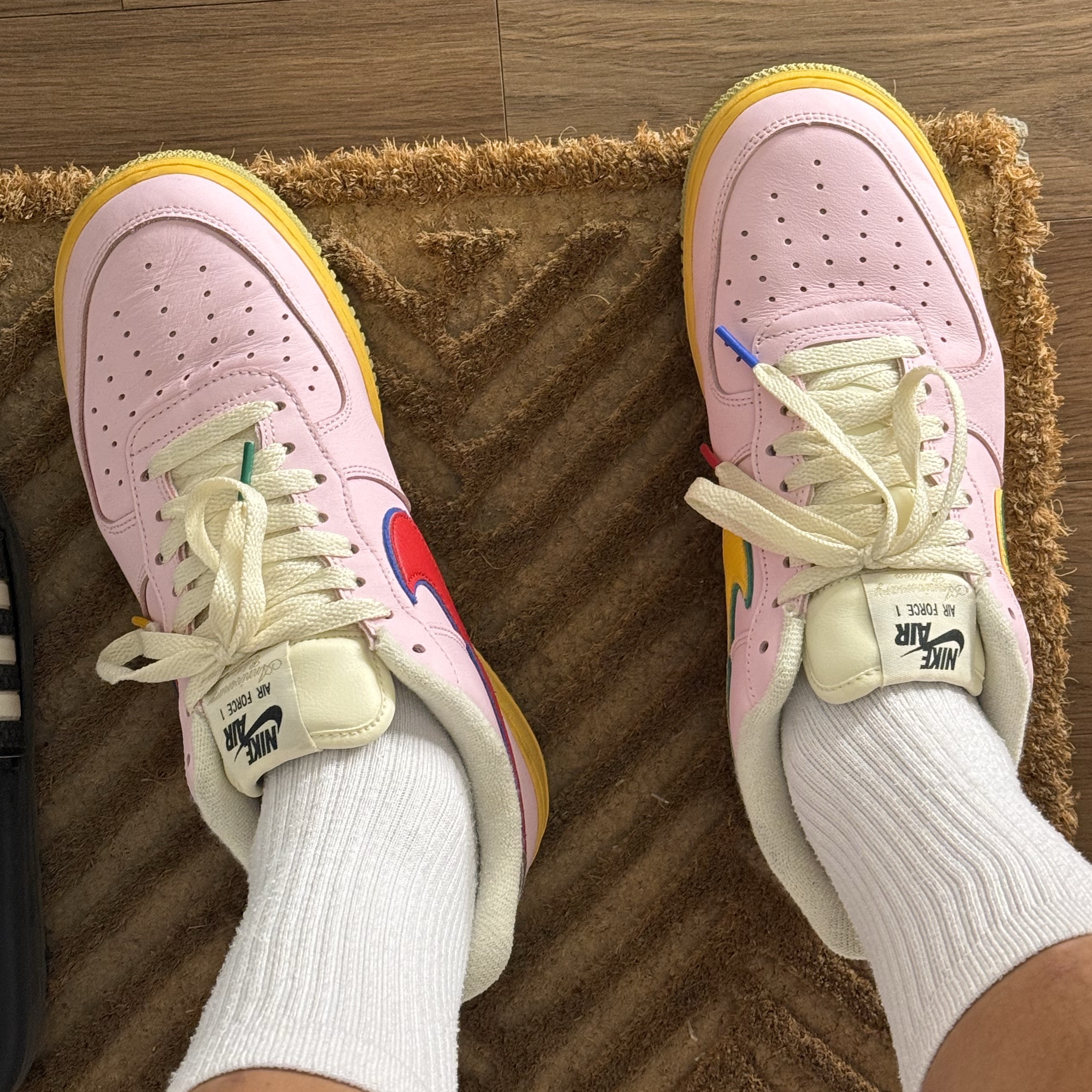 Nike Air Force 1 '07 Pink Tan 착용 스타일