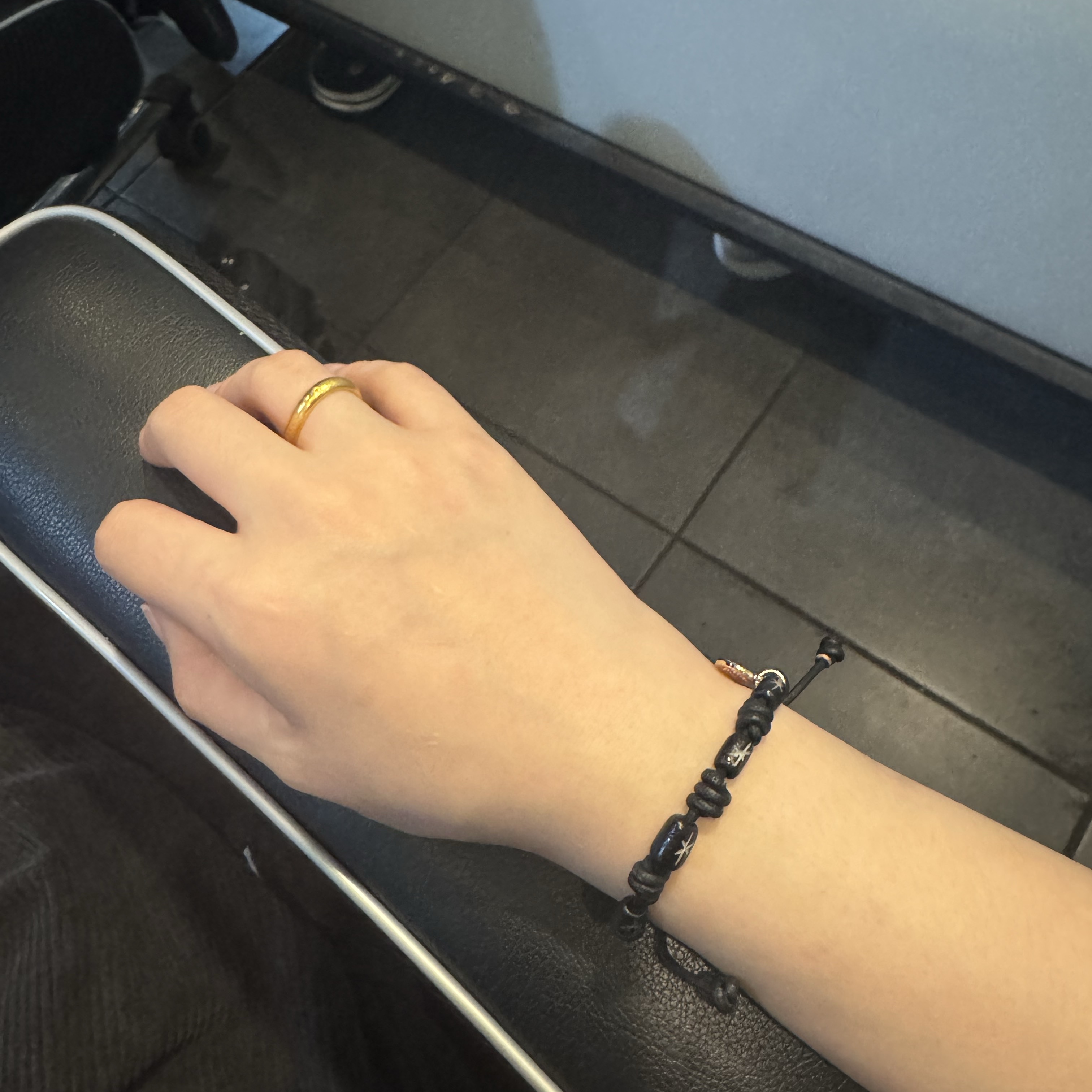 TOWTOW.ARCHIVE Eclipse Bracelet Black 착용 스타일 - 3