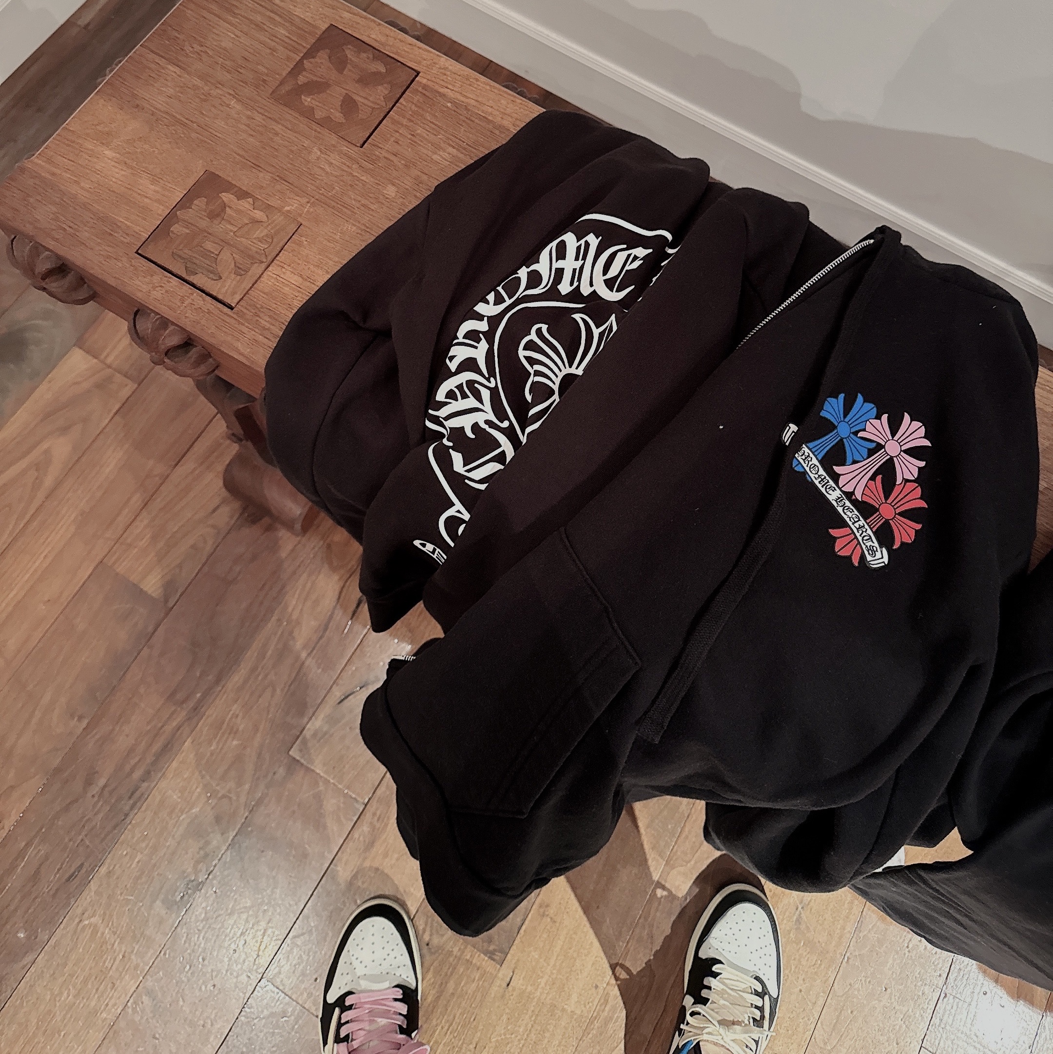 Chrome Hearts Multi Color Cross Fleece Zip-Up Hoodie Black, Chrome Hearts Horseshoe Hoodie Black - Tokyo Exclusive 착용 스타일 - 1