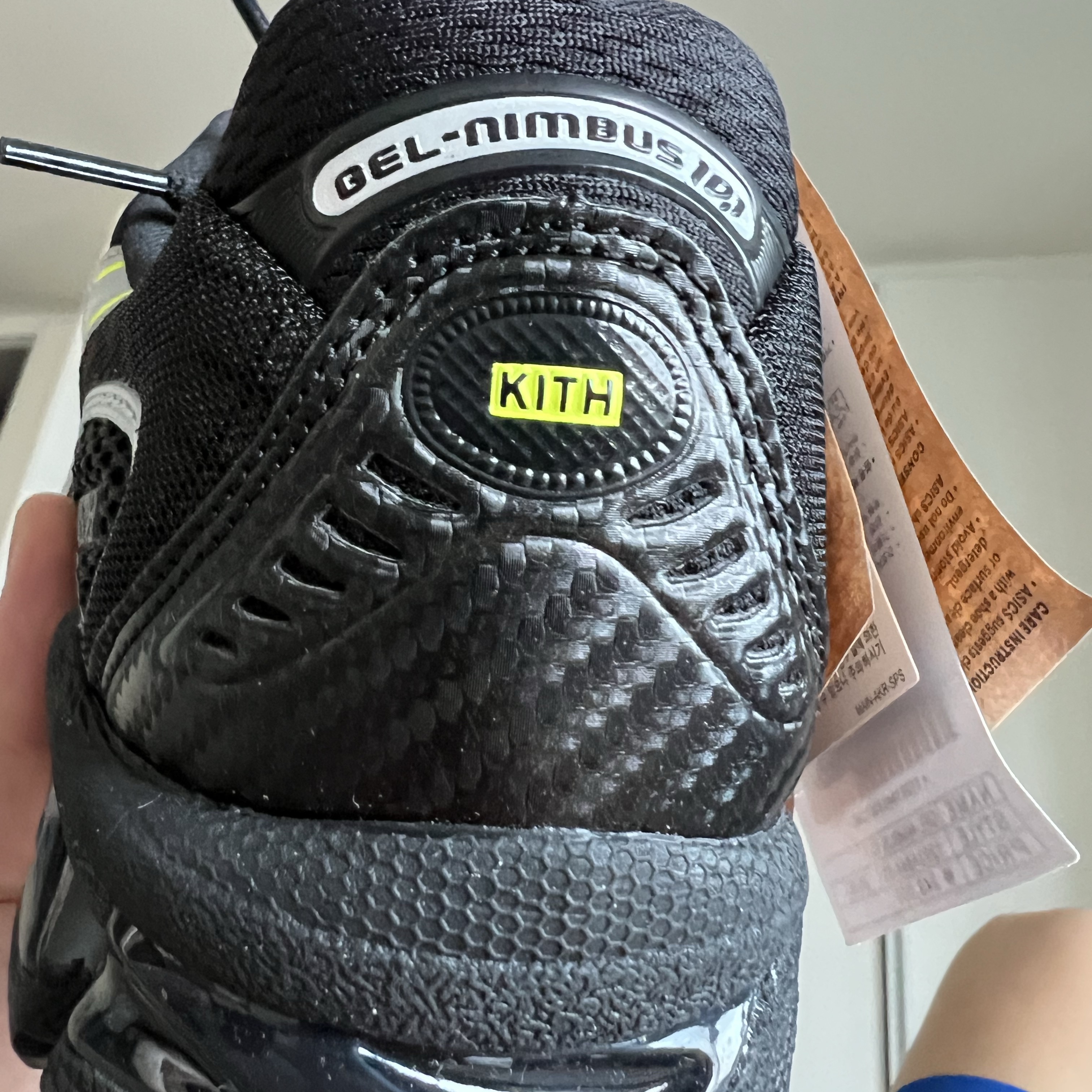 Asics x Kith Gel-Nimbus 10.1 Black Pure Silver 착용 스타일 - 3