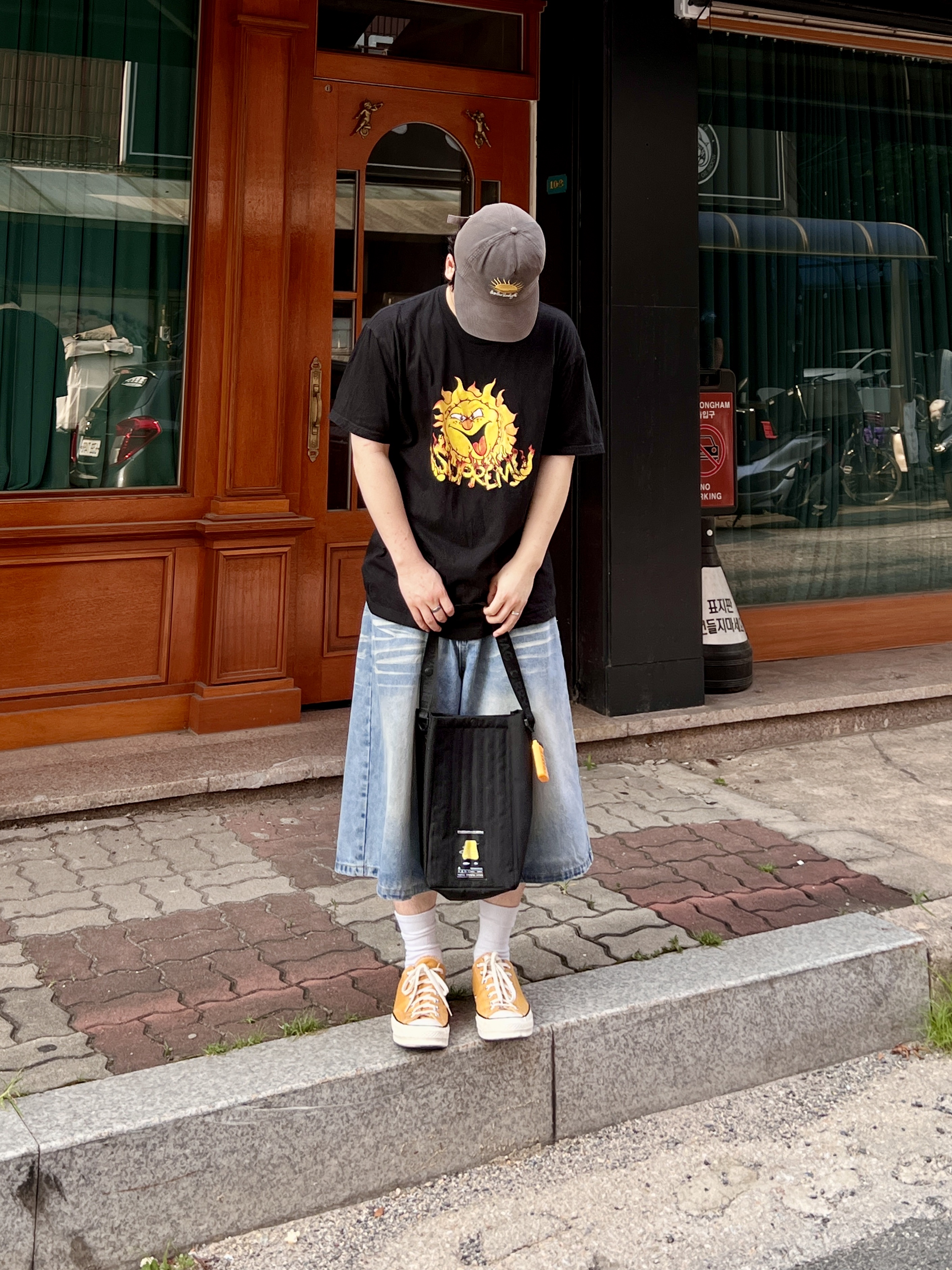 Supreme Sun T-Shirt Black - 20FW, Converse Chuck 70 Ox Vintage Canvas Sunflower 착용 스타일 - 2