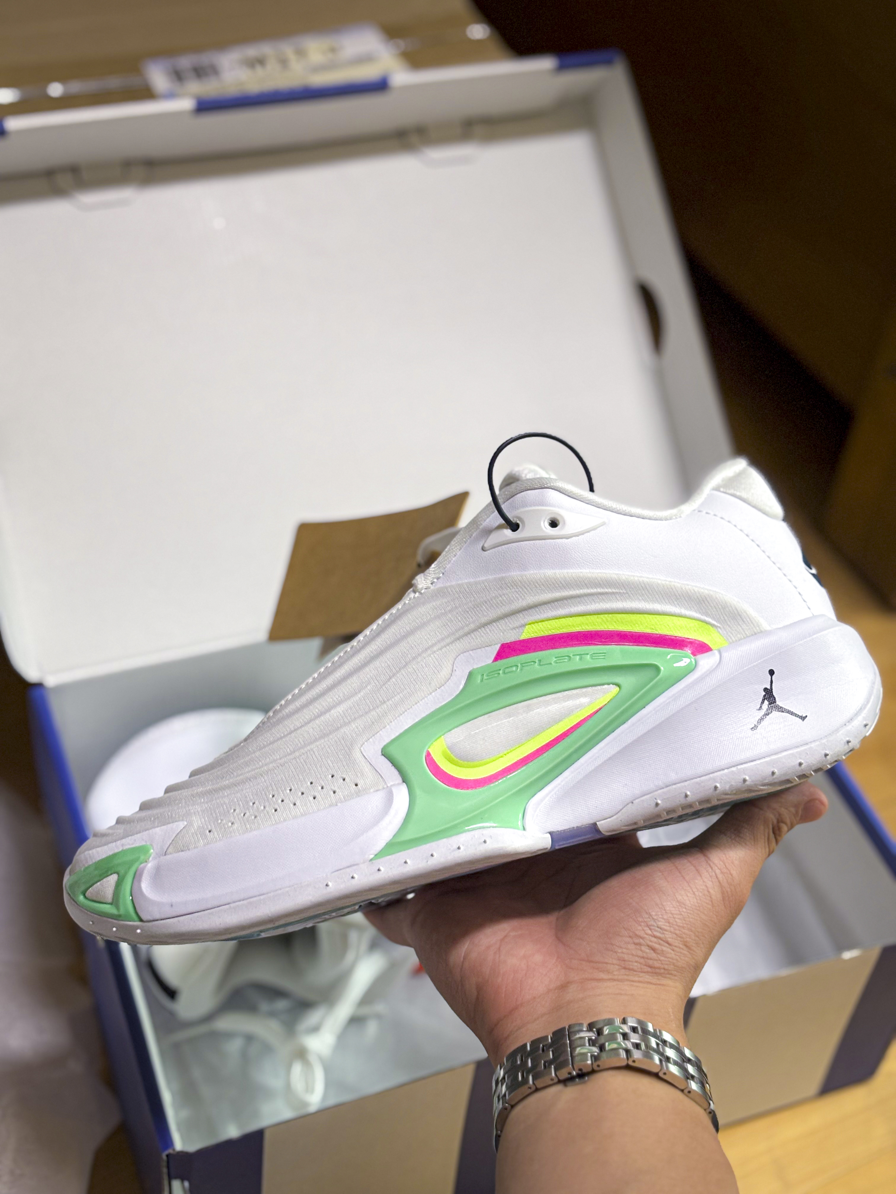 Jordan Luka 3 PF White Volt Glow 착용 스타일