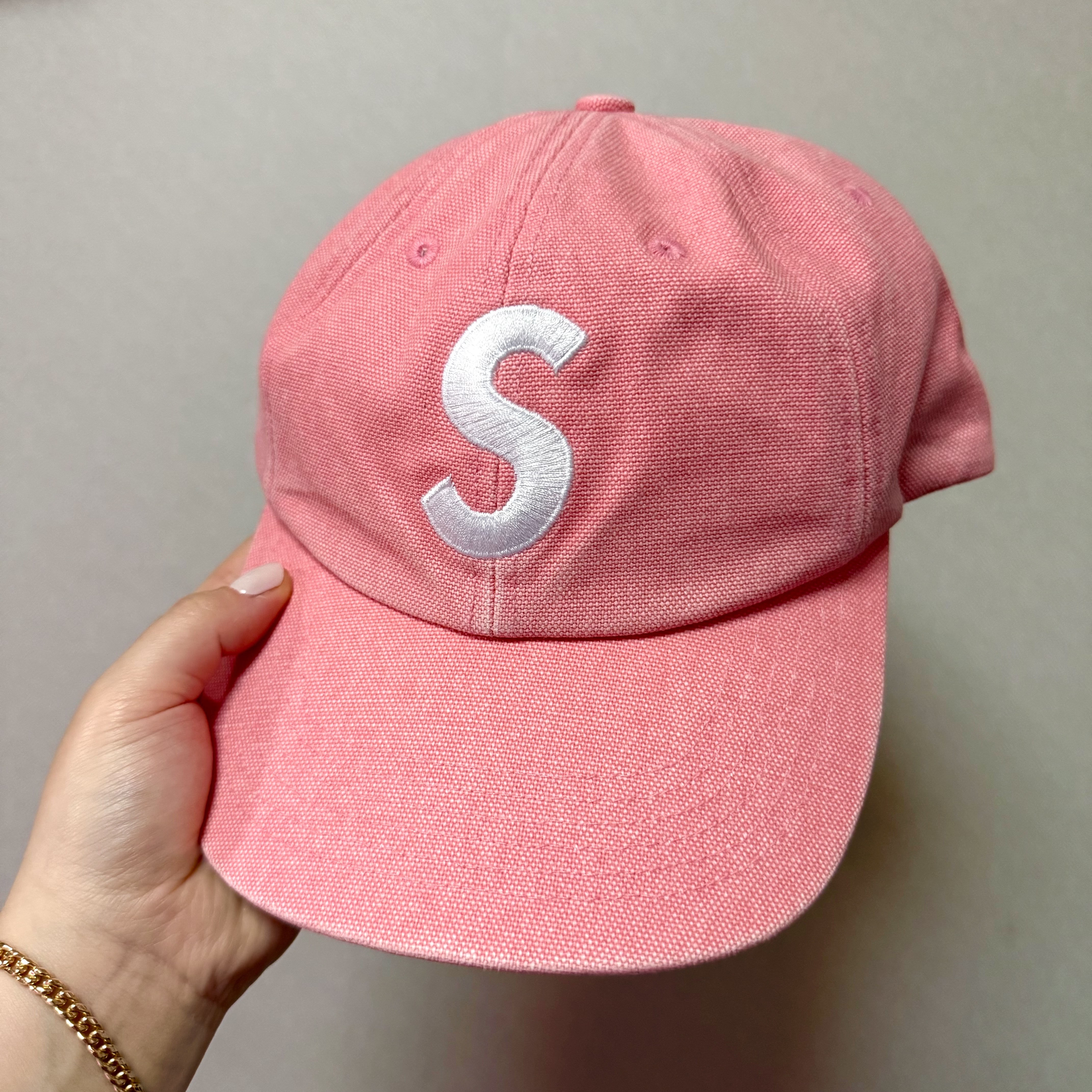 Supreme Pigment S Logo 6-Panel Bright Pink - 24FW 착용 스타일 - 1