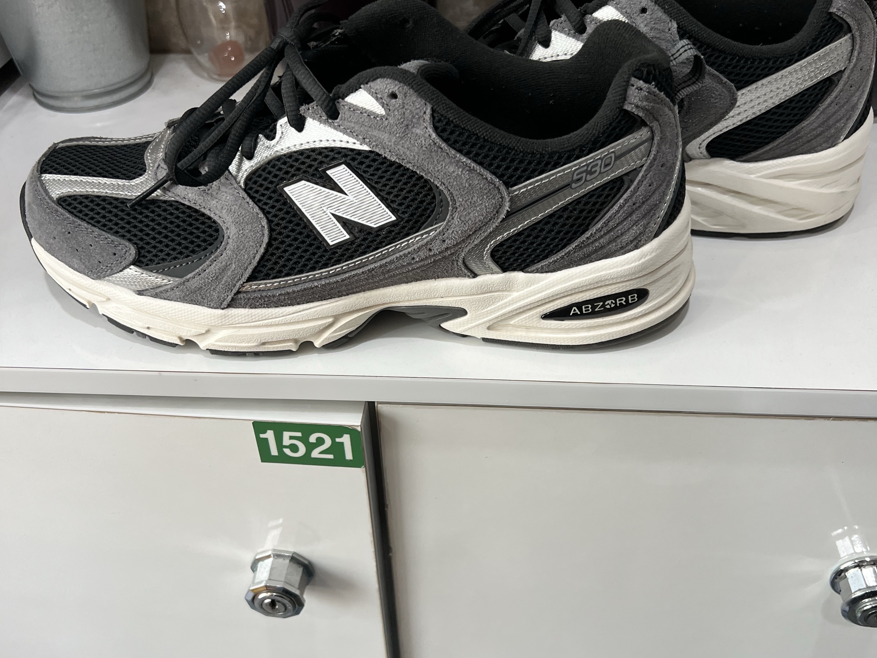New Balance 530 Black 착용 스타일 - 3