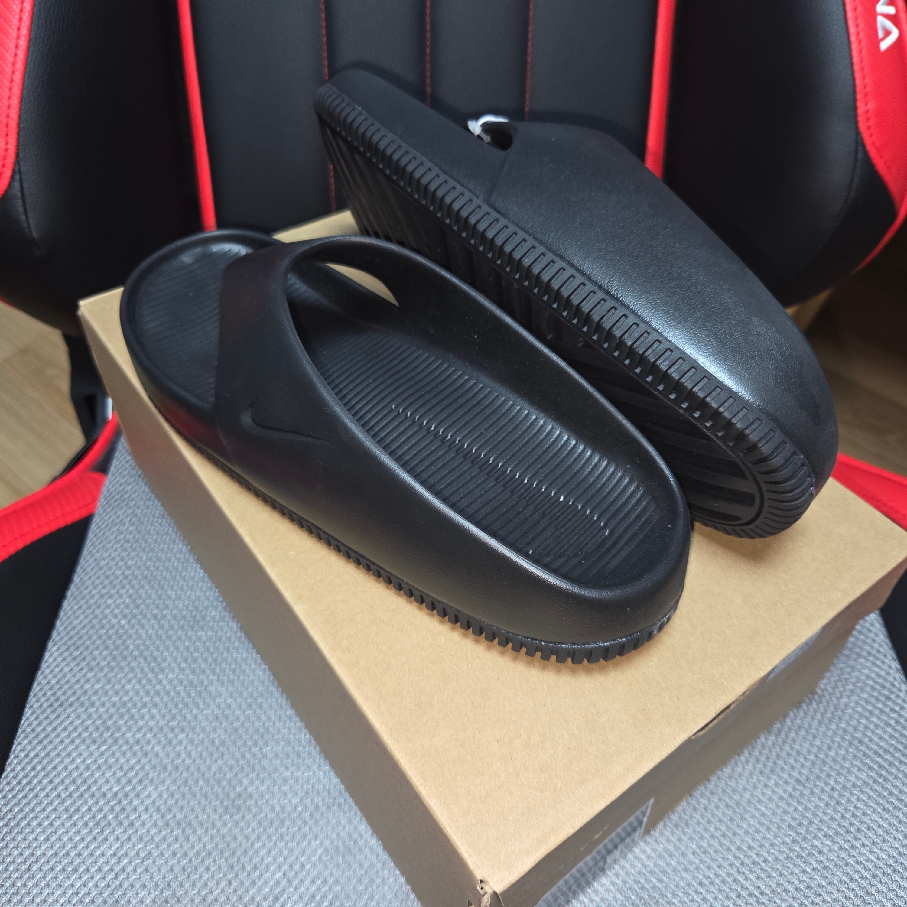 Nike Calm Flip Flops Black 착용 스타일 - 2