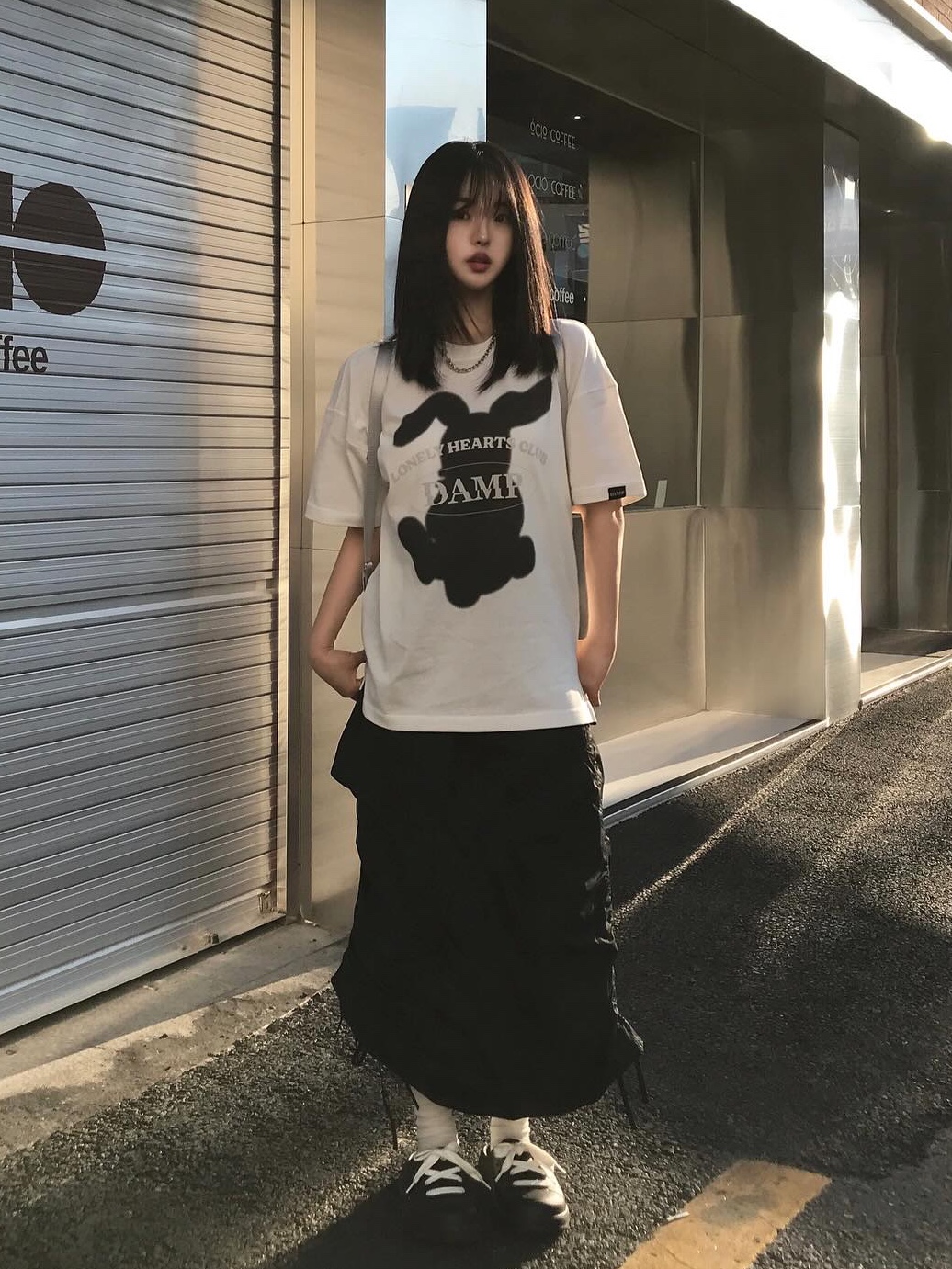 Don't Ask My Plan Rabbit Club Oversized Tee - White 착용 스타일 - 1