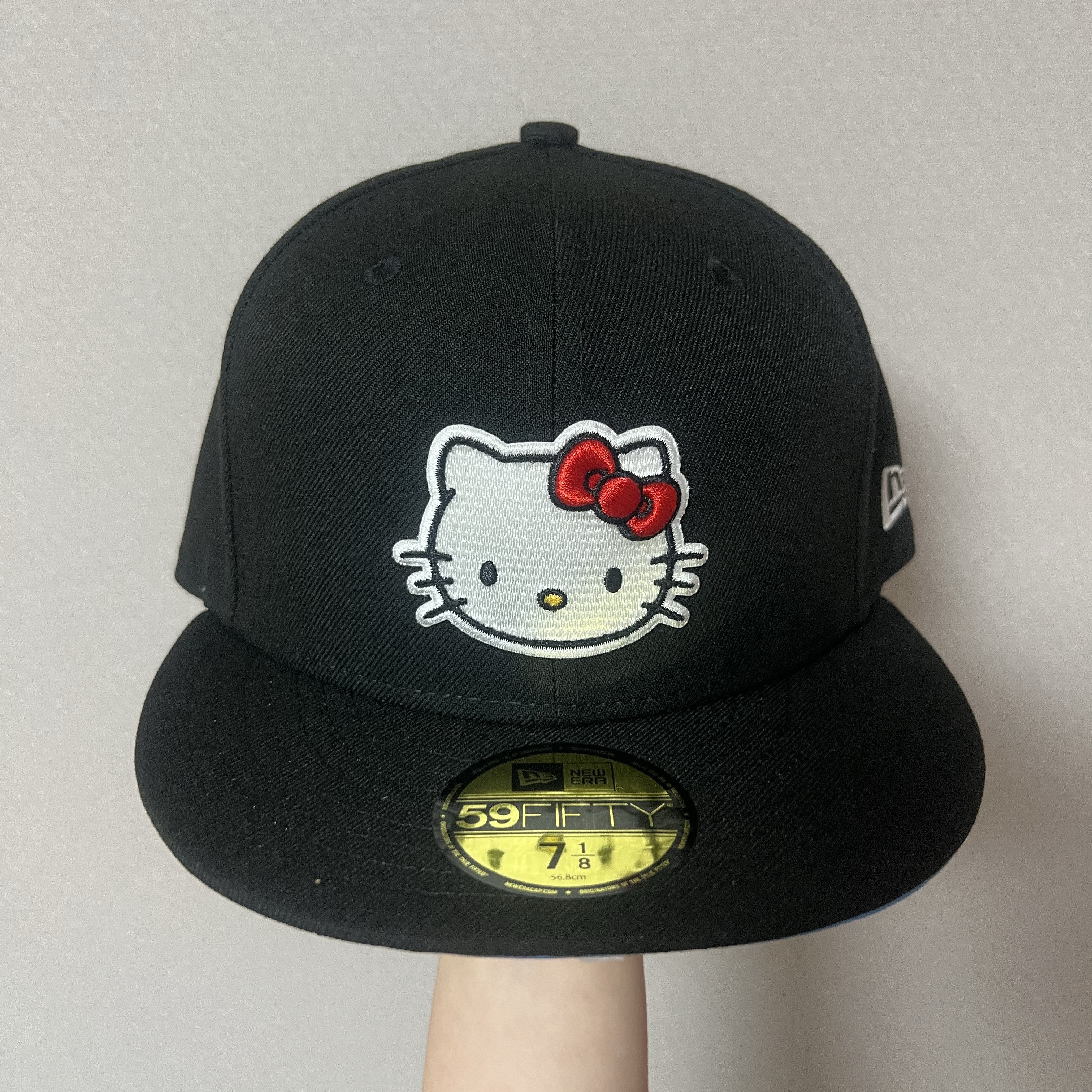New Era x Hello Kitty Size Cap Black 착용 스타일 - 2