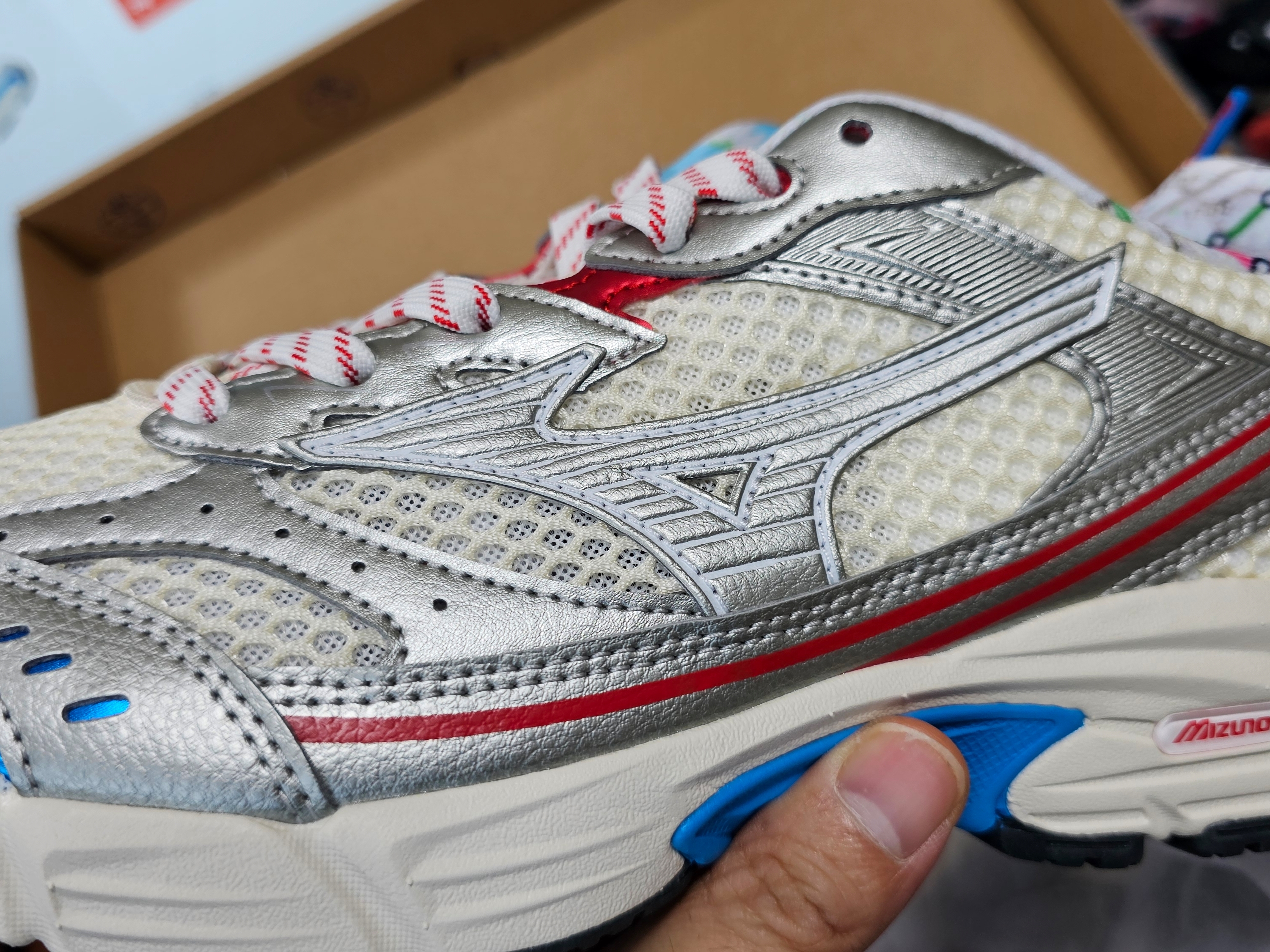 Mizuno MXR Pristine High Risk Red 착용 스타일 - 3