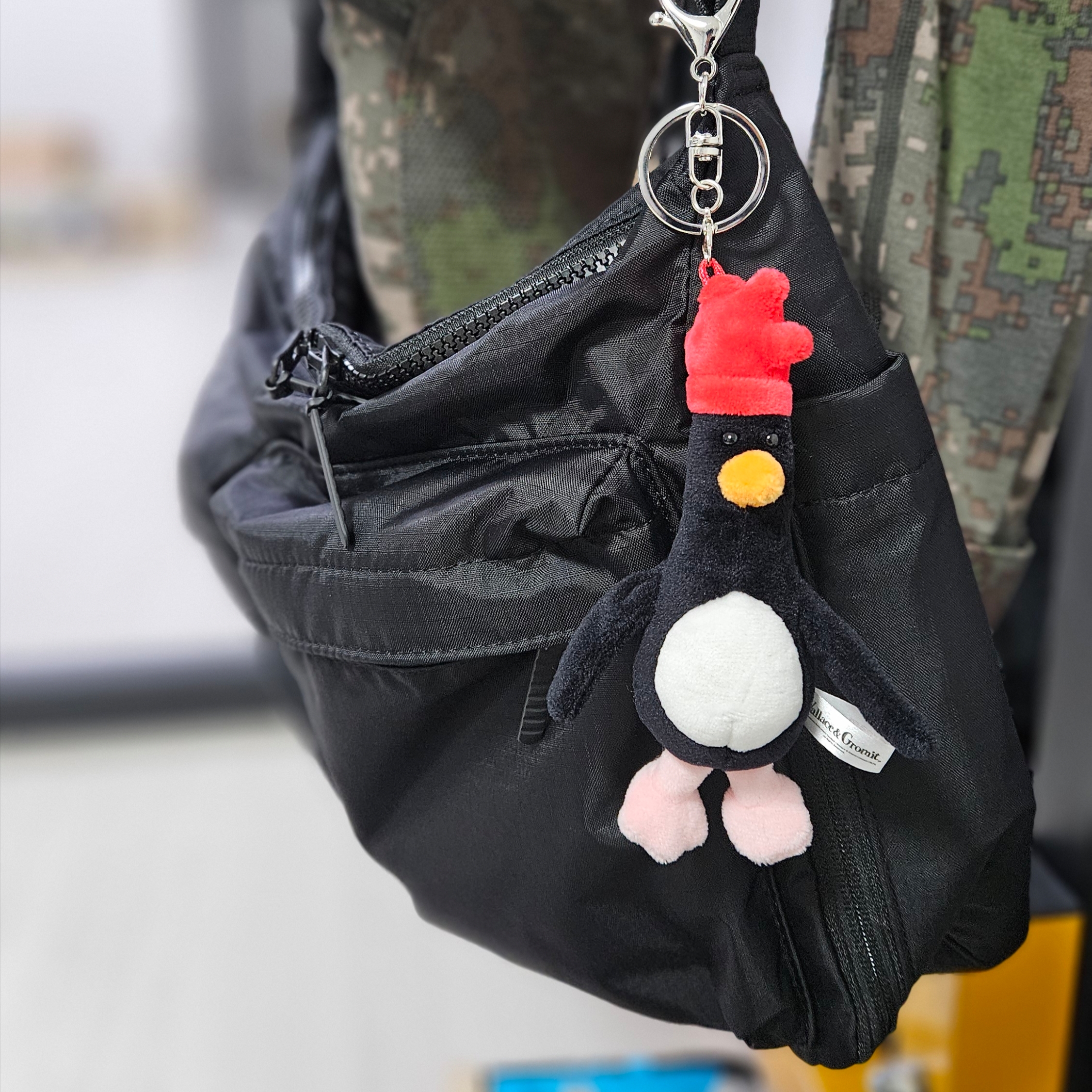 Uniqlo Multi Pocket Shoulder Bag Black, Dream C&C Feathers Mcgraw Keyring 10cm 착용 스타일