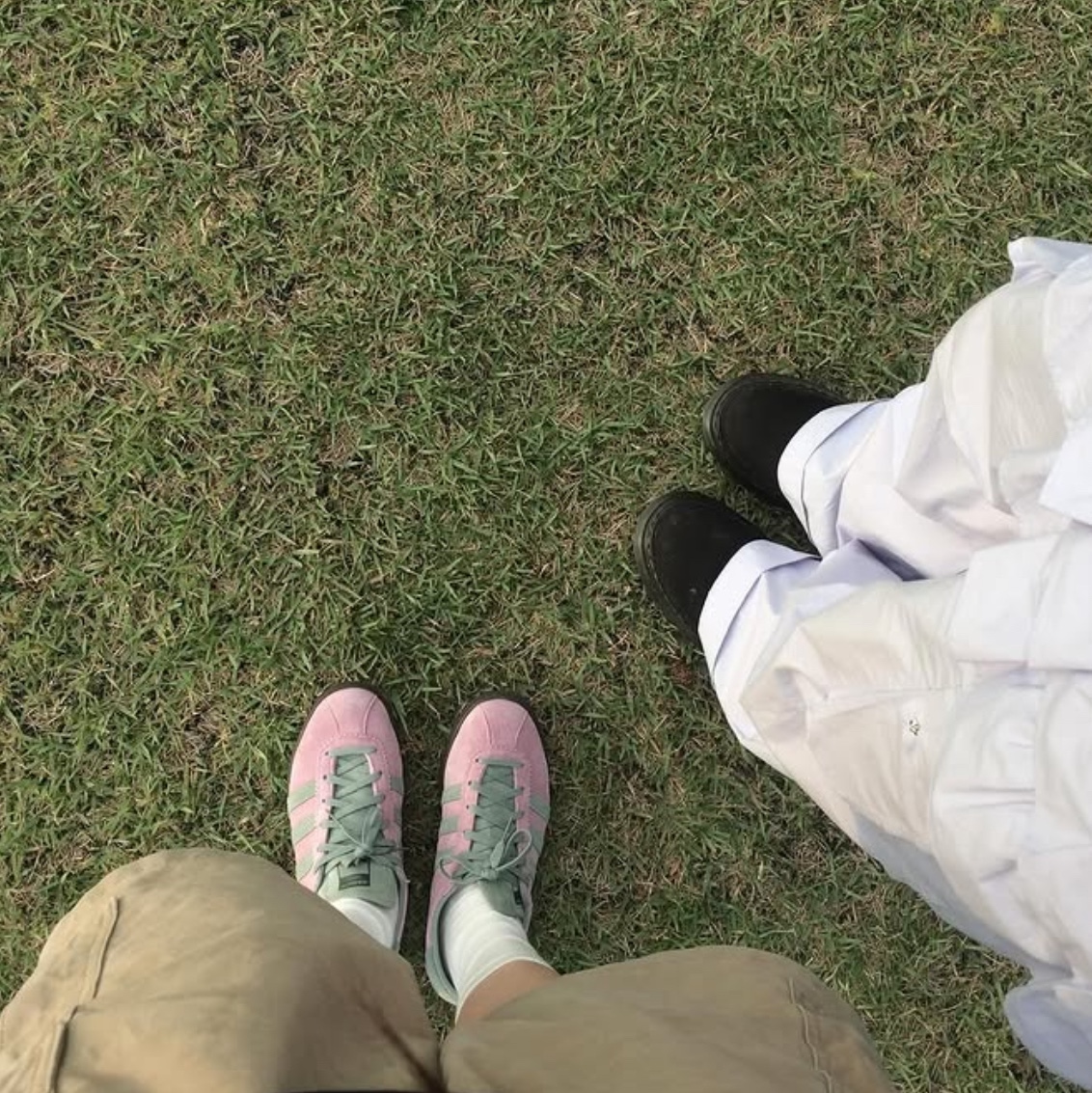Adidas Tobacco Wonder Orchid Silver Green, Dr. Martens Ramsey Suede Creeper Black - 25SS 착용 스타일