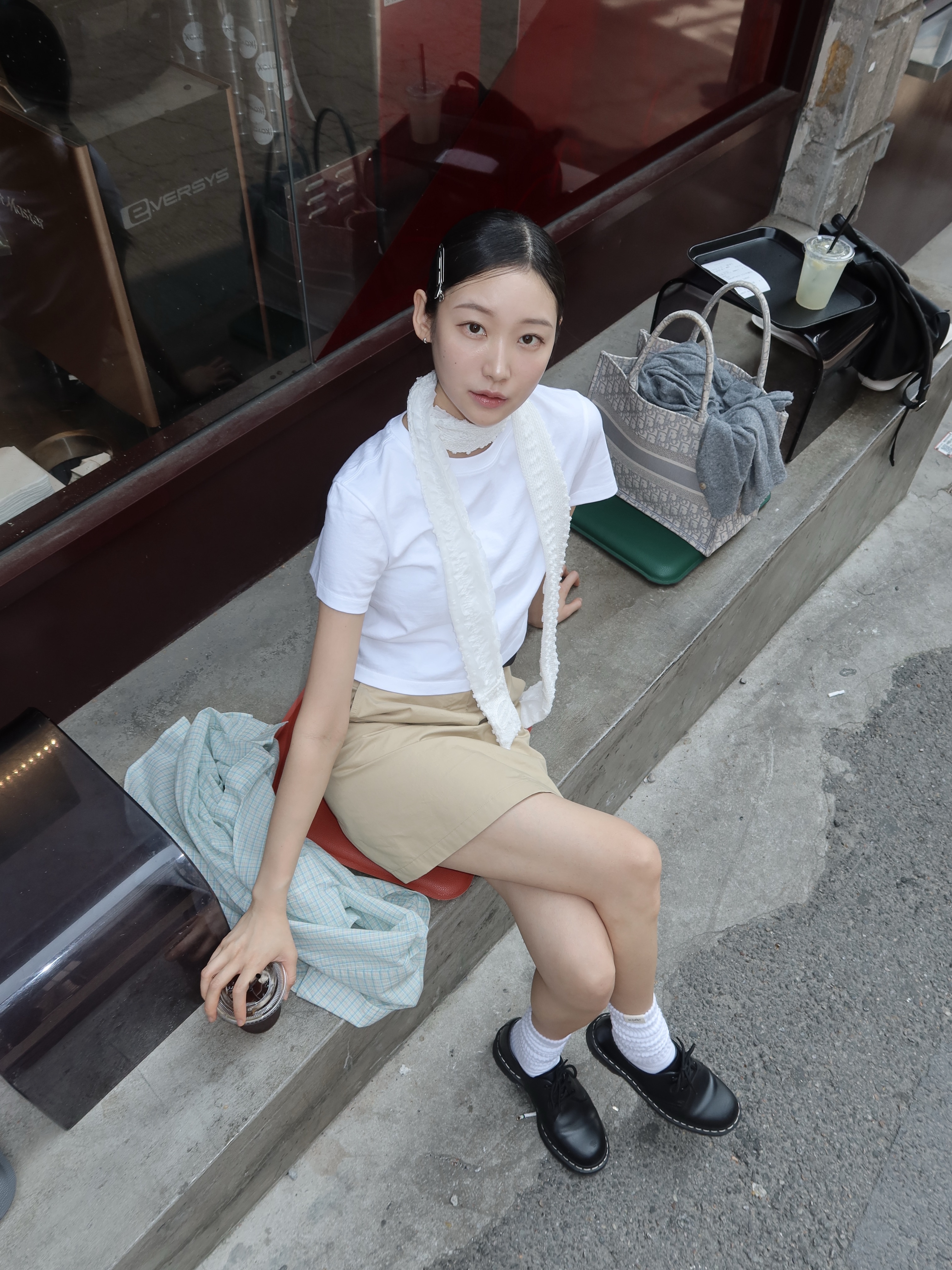Dr. Martens 1461 WS Black Smooth, Dior Medium Book Tote Grey Dior Oblique Embroidery 착용 스타일