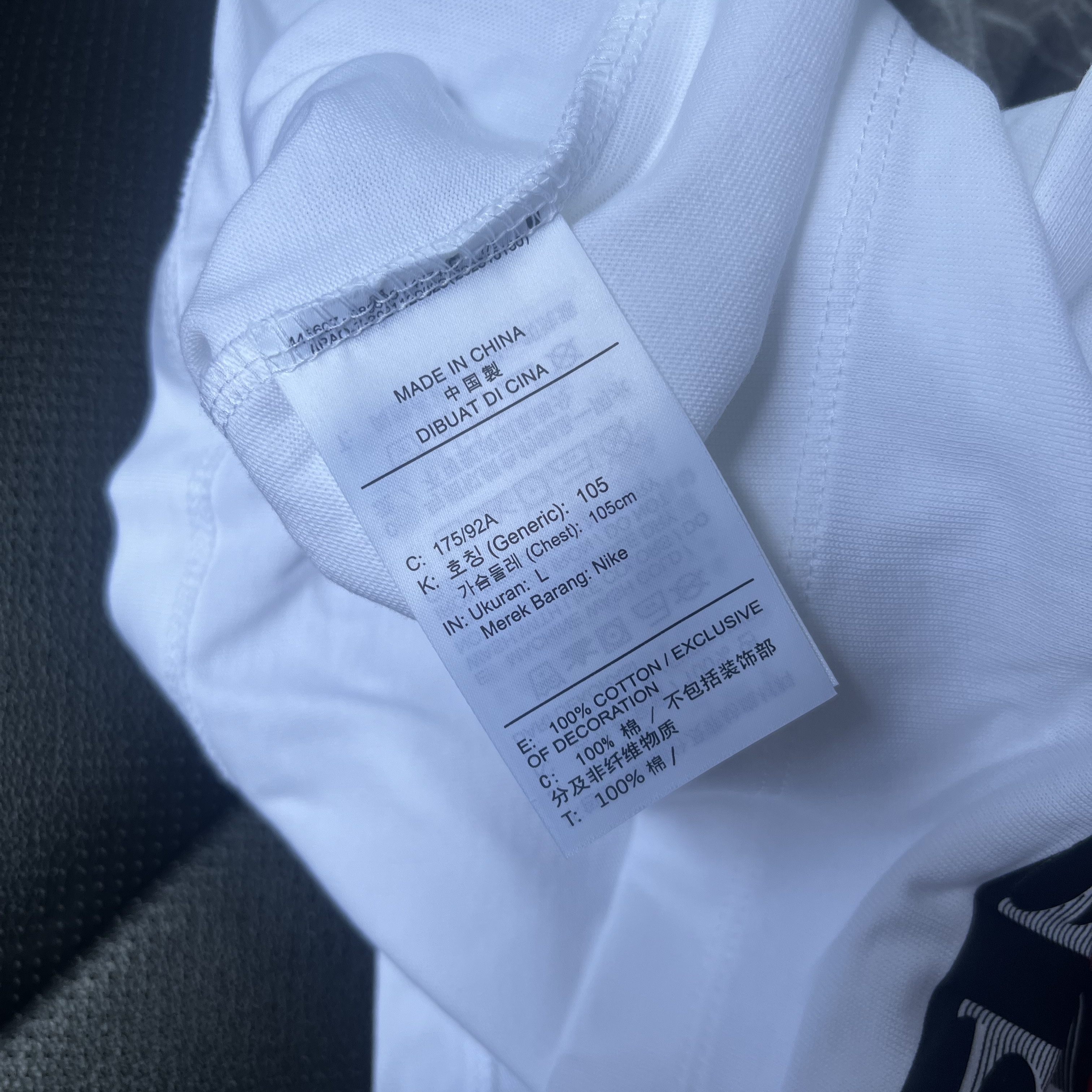 Jordan Seoul T-Shirt White Varsity Red (IB9106-100) 착용 스타일
