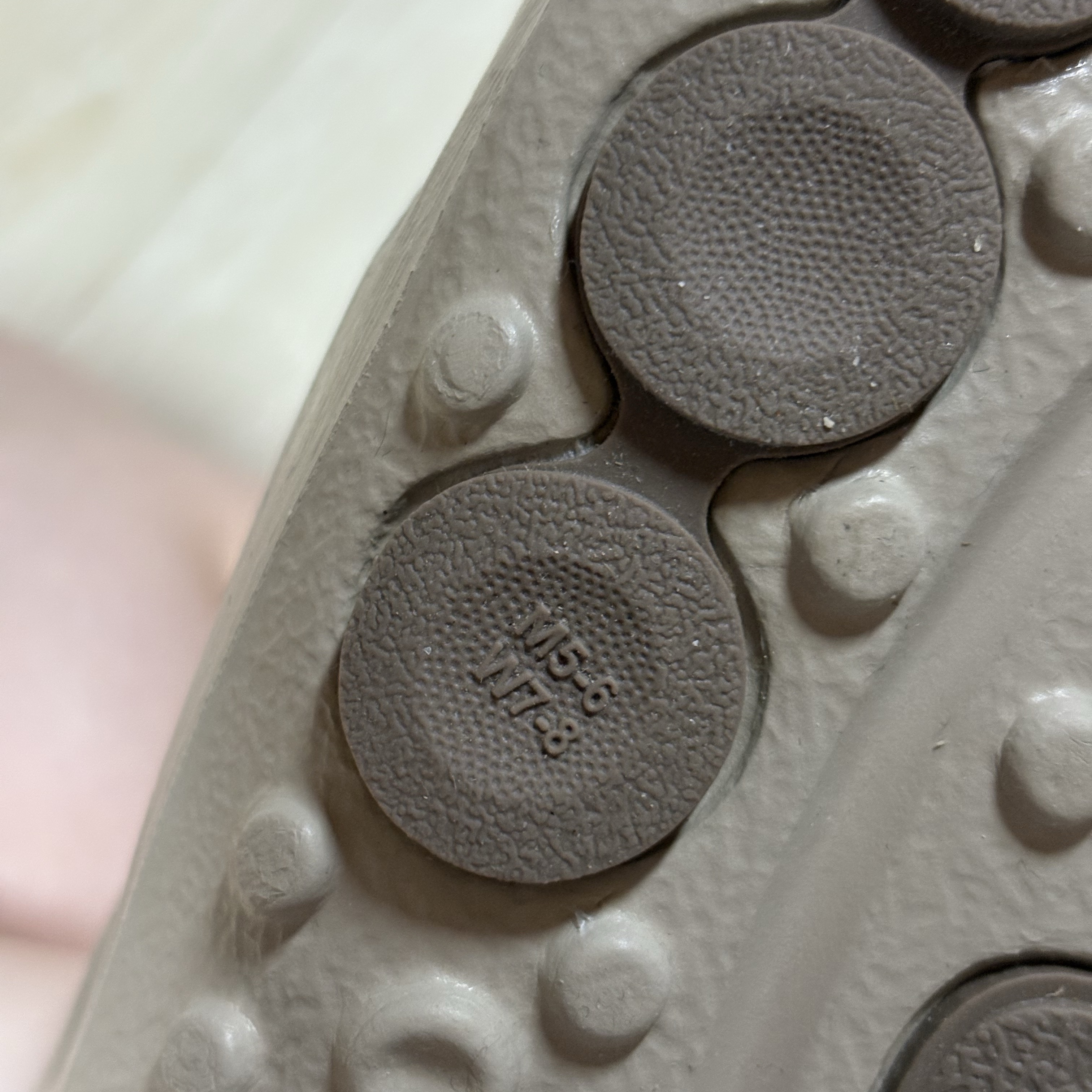 (W) Keen Shanti Plaza Taupe 착용 스타일 - 1