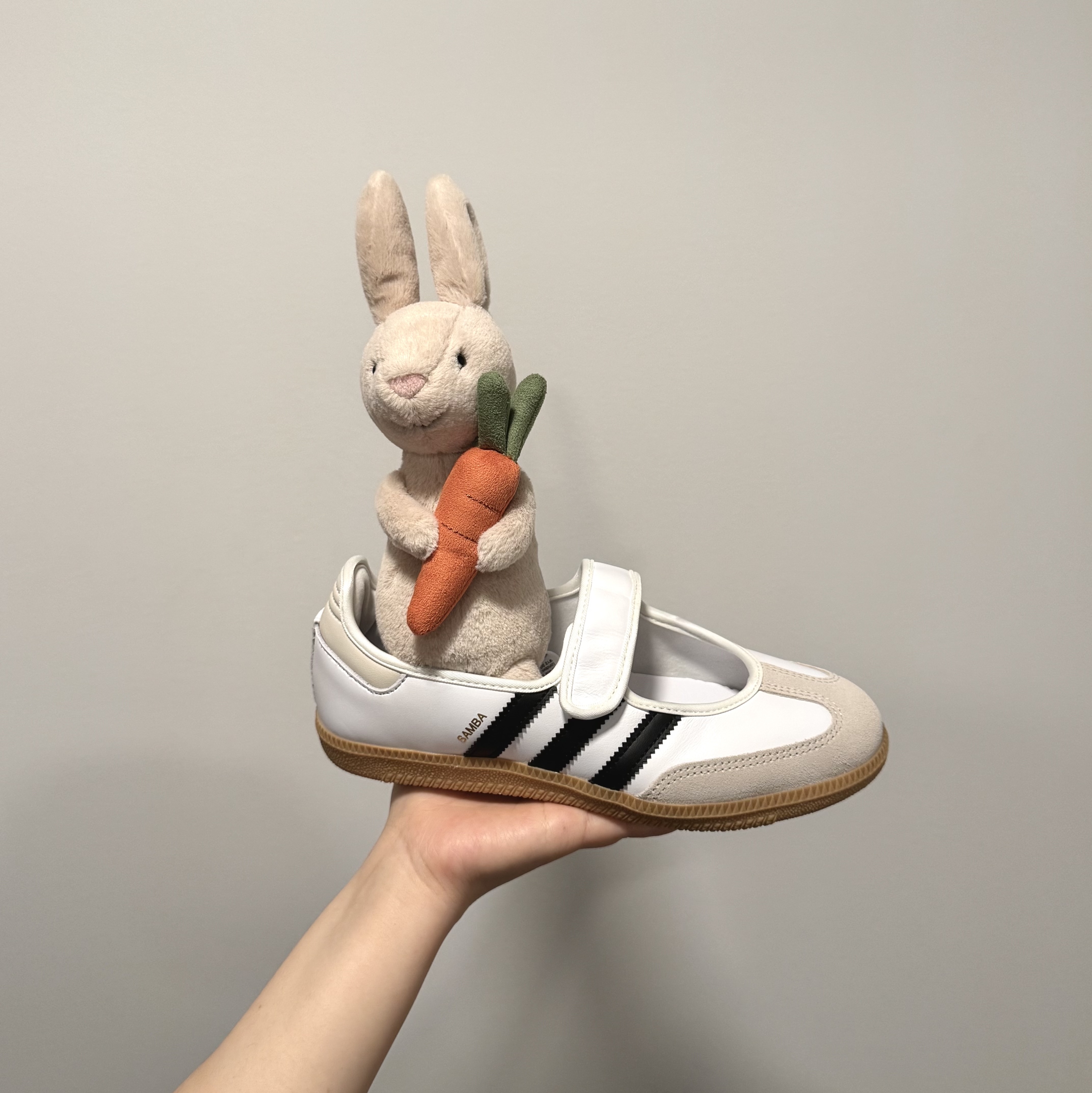 (W) Adidas Samba Jane Cloud White Alumina 착용 스타일