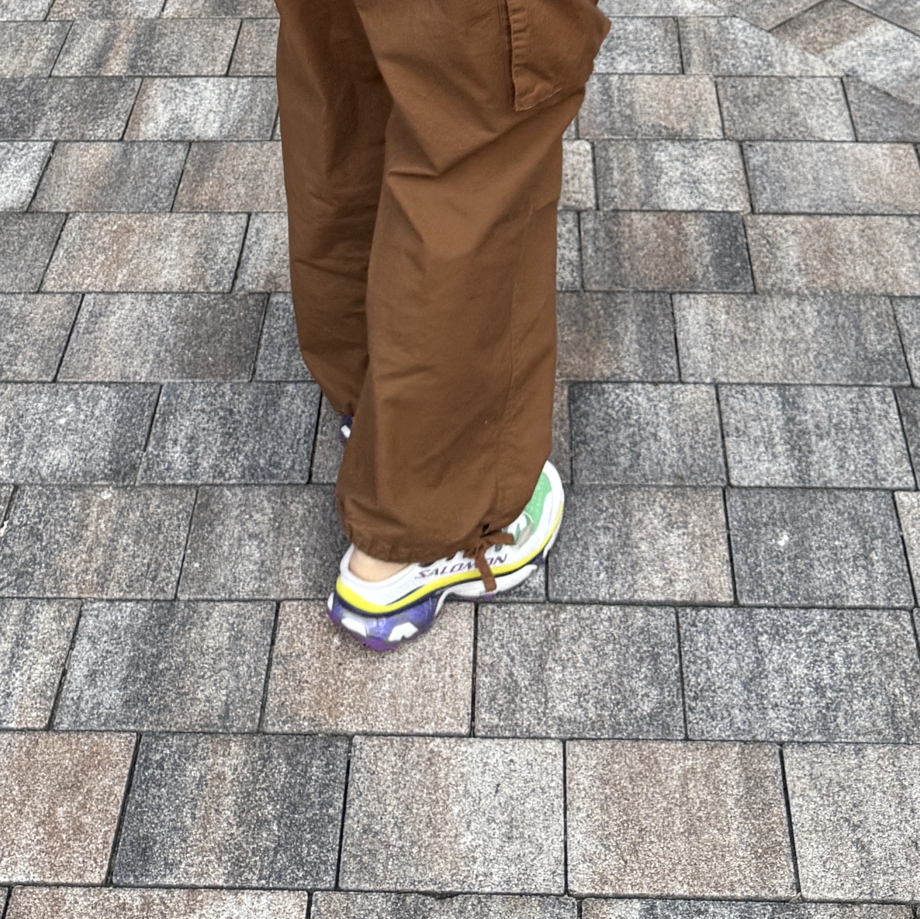 Salomon x MM6 Maison Margiela XT-4 Mule Spectrum Blue White, Nike SB Kearny Skate Cargo Pants Light British Tan - Asia 착용 스타일 - 1