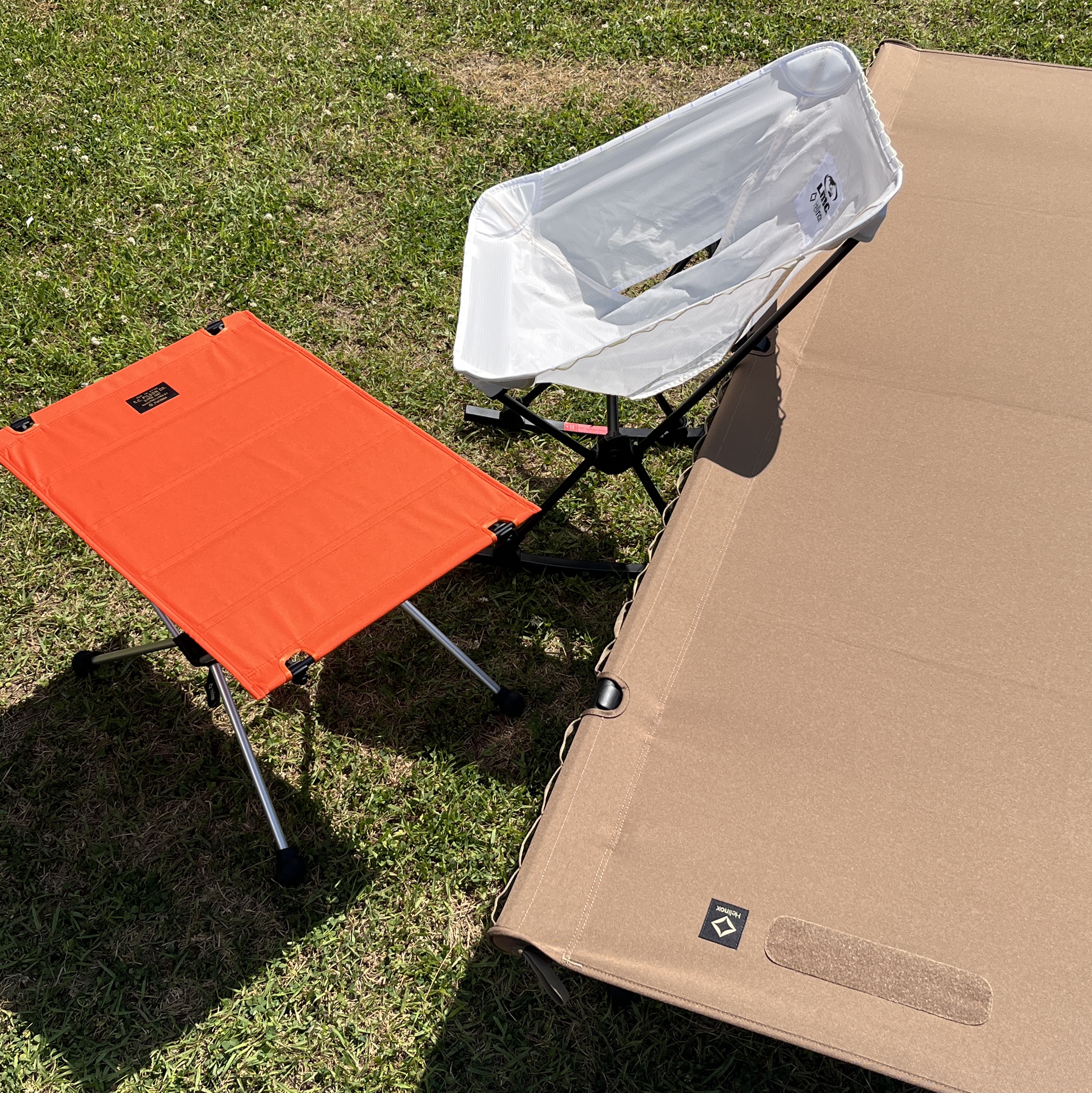 Helinox x Filson Solid Tactical Hard Top Table Flame, Helinox x LMC Chair One White 착용 스타일