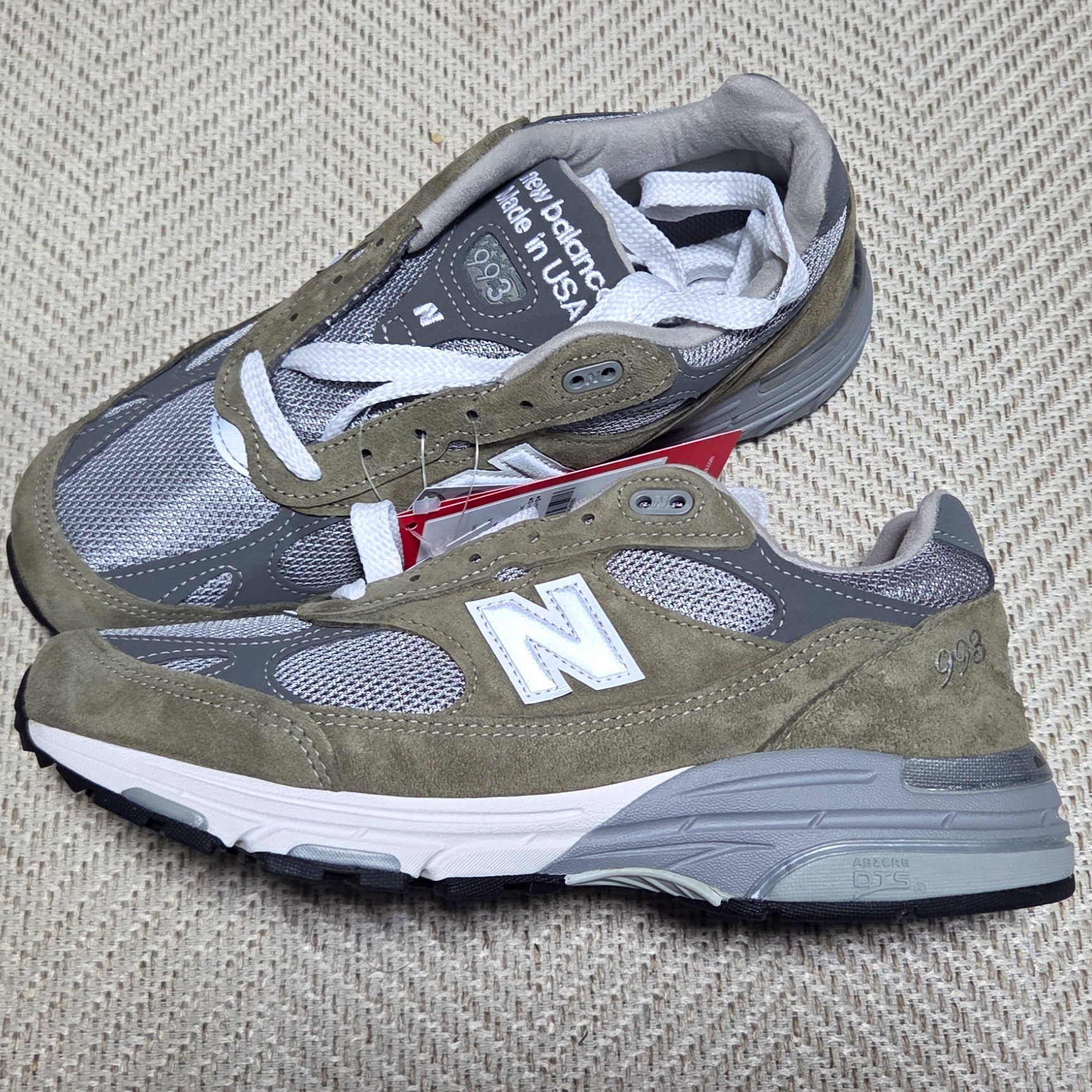 New Balance 993 Made in USA Covert Green Medium Grey - D Standard 착용 스타일