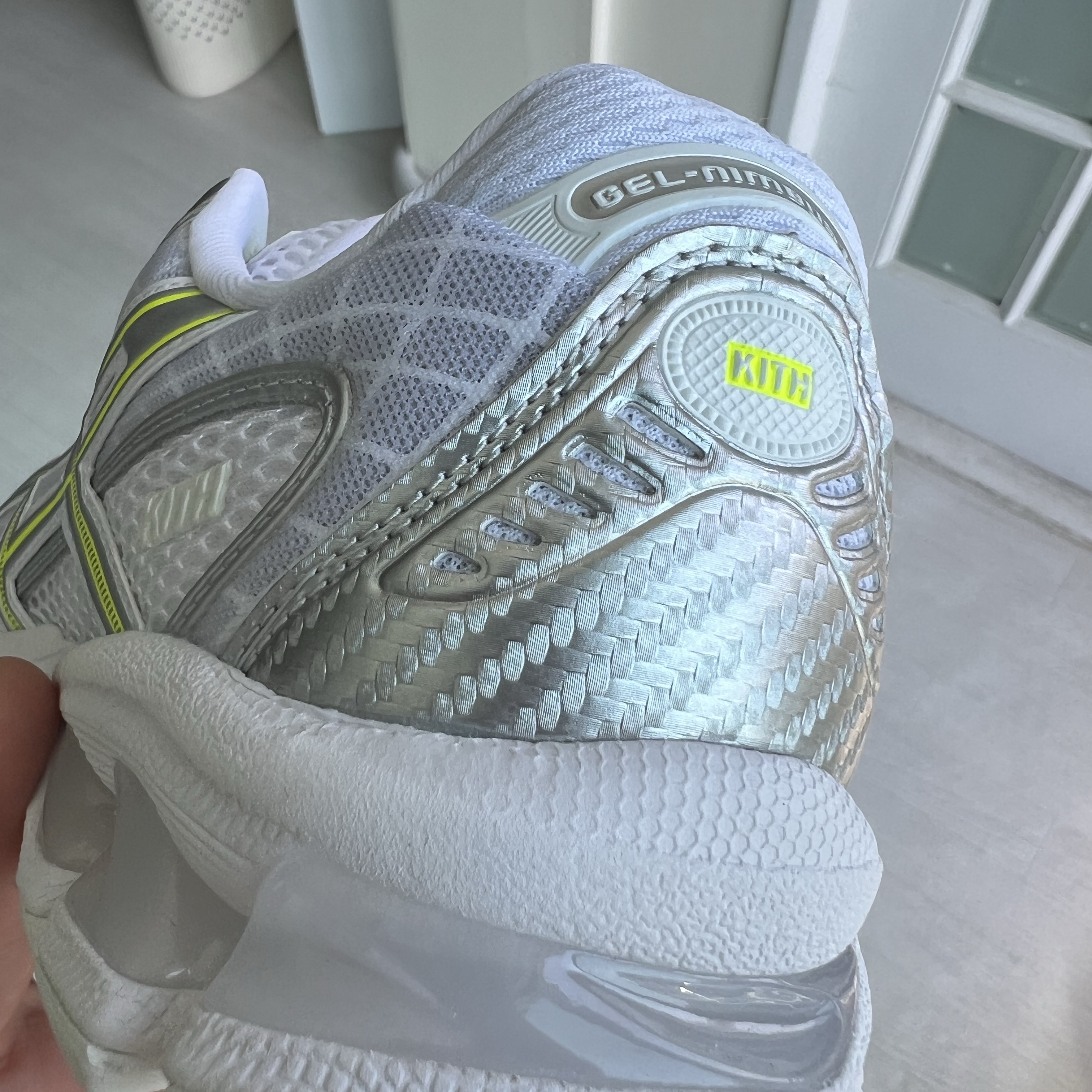 Asics x Kith Gel-Nimbus 10.1 White Pure Silver 착용 스타일 - 5