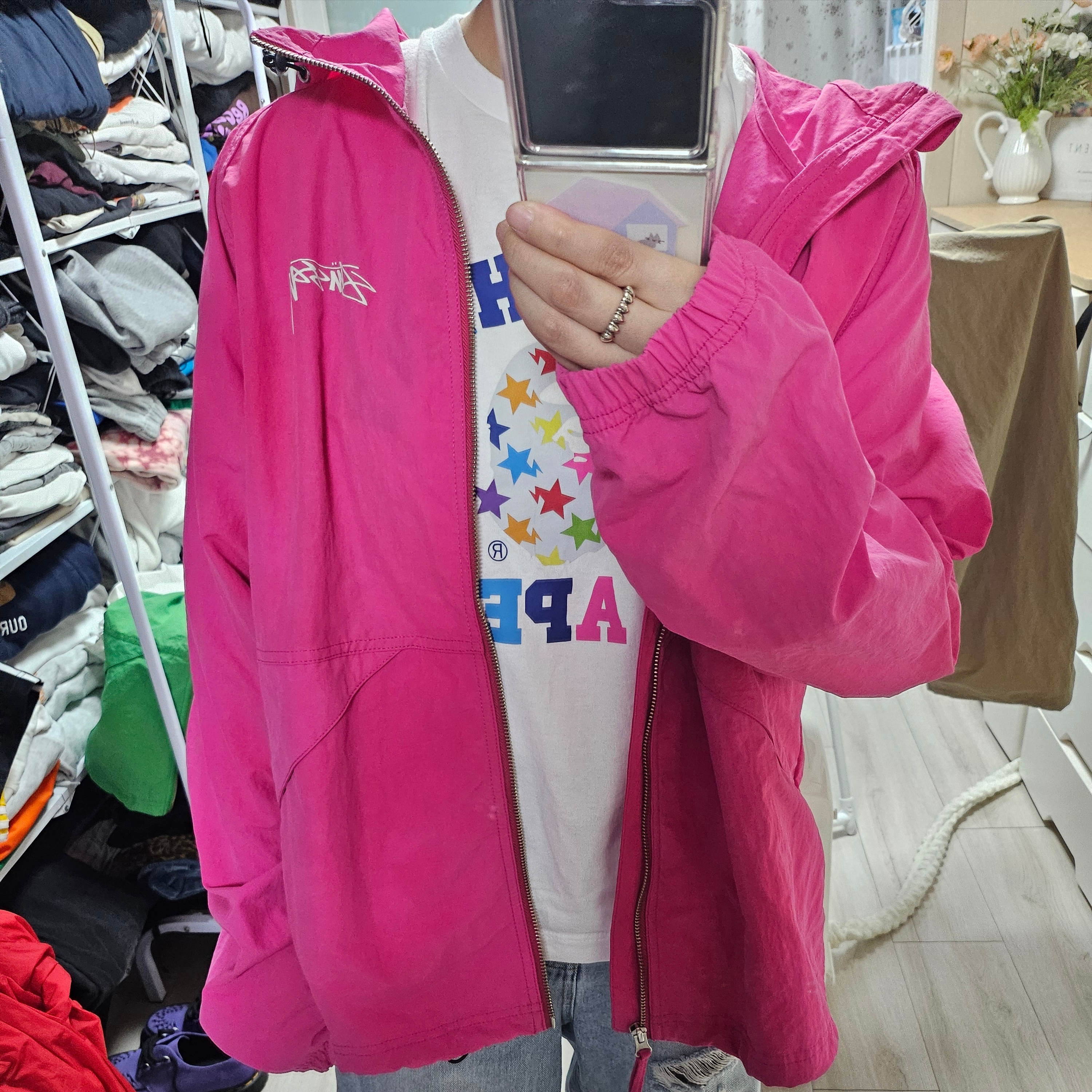 Stussy Wave Dye Beach Shell Jacket Fuchsia 착용 스타일