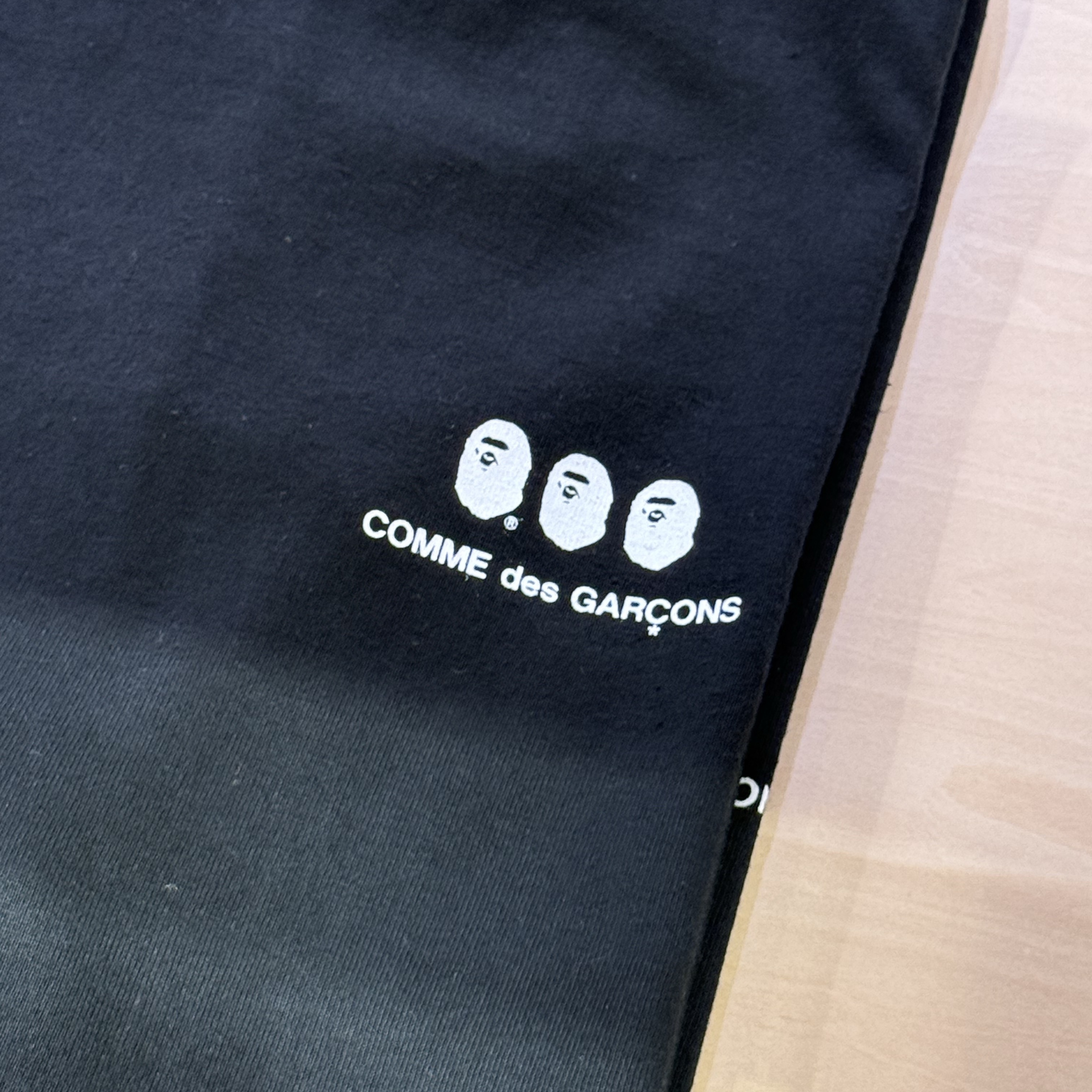 BAPE x Comme des Garcons Osaka T-Shirt Black 착용 스타일