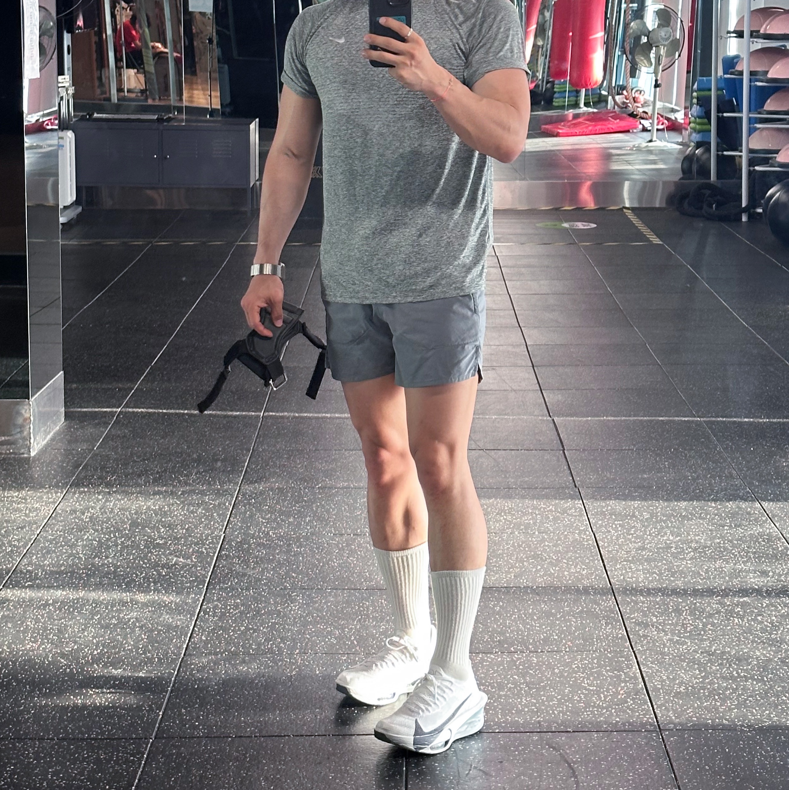 Nike Air Zoom Alphafly Next% 3 White Pure Platinum, Nike Dri-Fit Stride 5 Inch Brief Lined Running Shorts Smoke Grey Black - Asia 착용 스타일 - 1