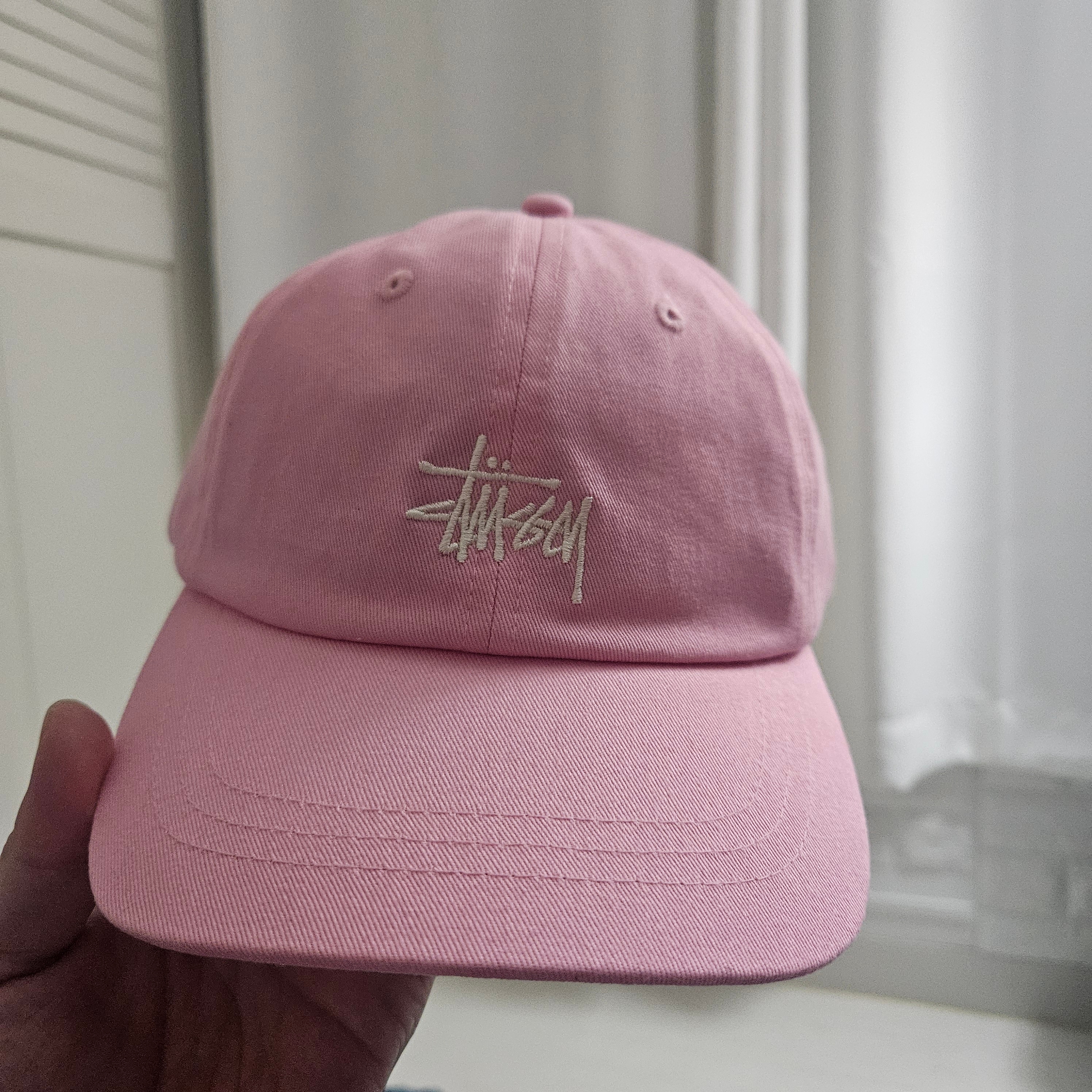 Stussy Low Pro Basic Strapback Powder Pink, Jordan 1 x Travis Scott Retro High OG SP Mocha 착용 스타일 - 1