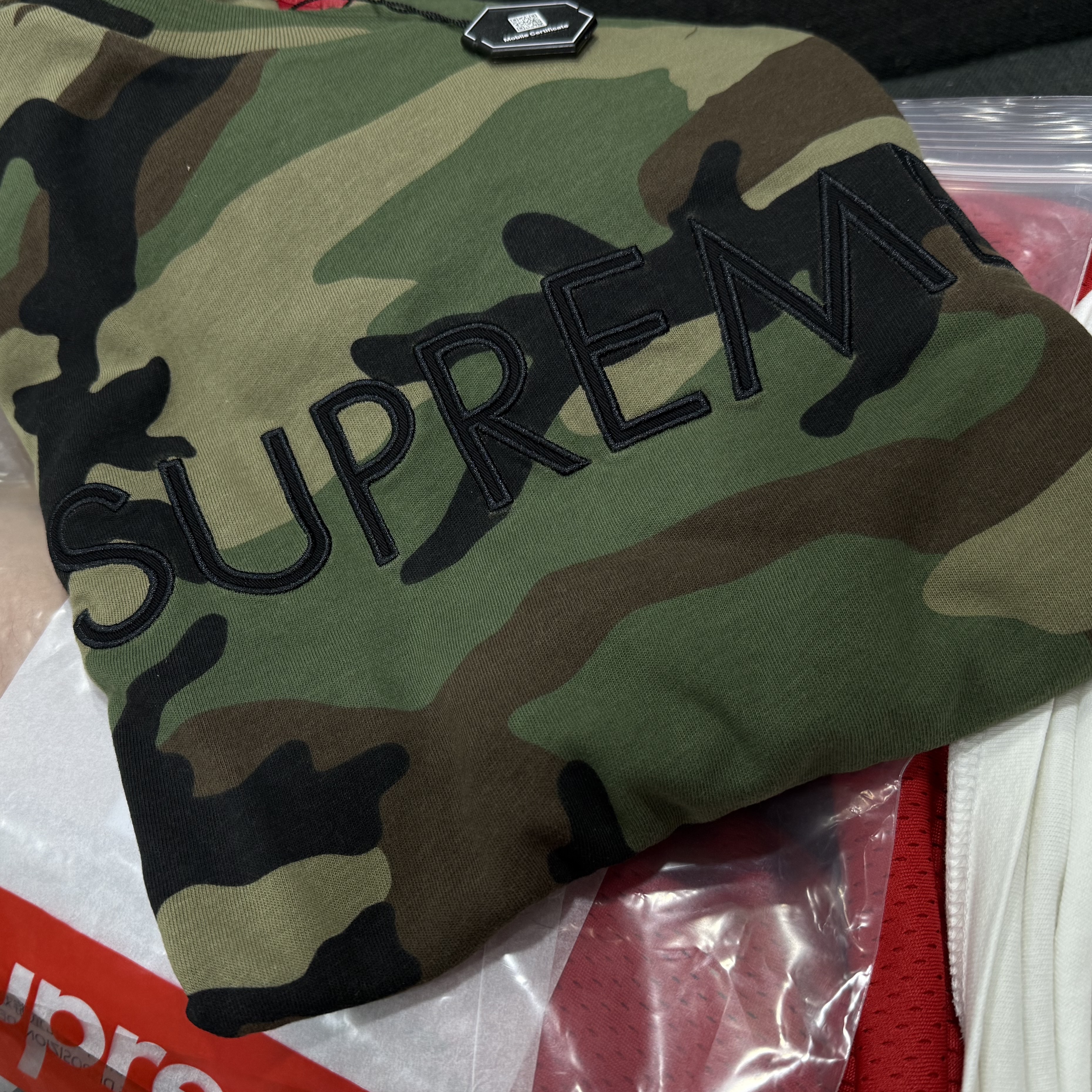 Supreme Capital S/S Top Woodland Camo - 25SS 착용 스타일