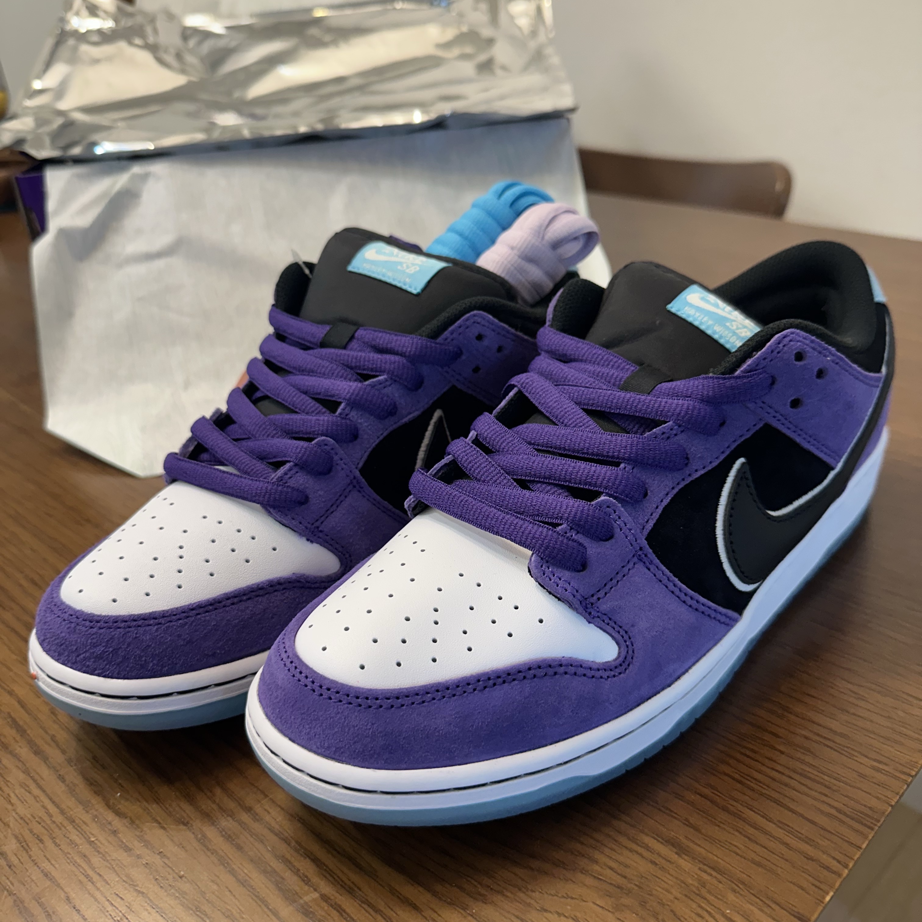 Nike x Hayley Wilson SB Dunk Low Pro Black and Court Purple 착용 스타일 - 6