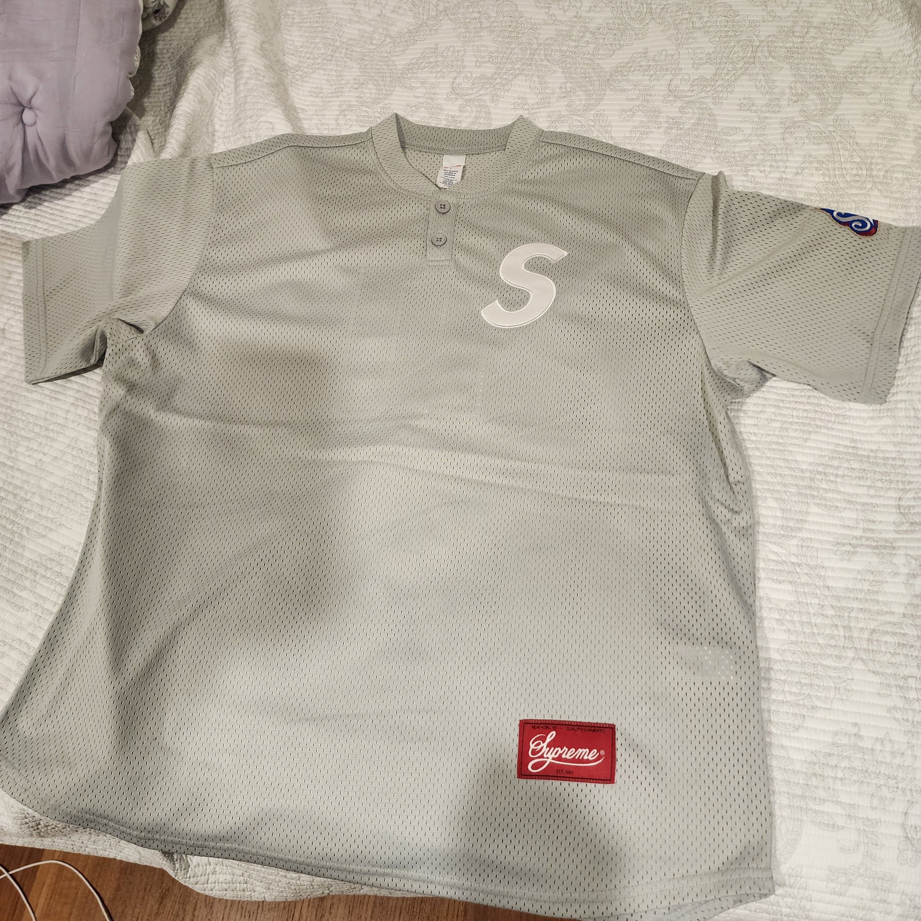 Supreme S Logo Baseball Henley Grey - 24FW 착용 스타일 - 1
