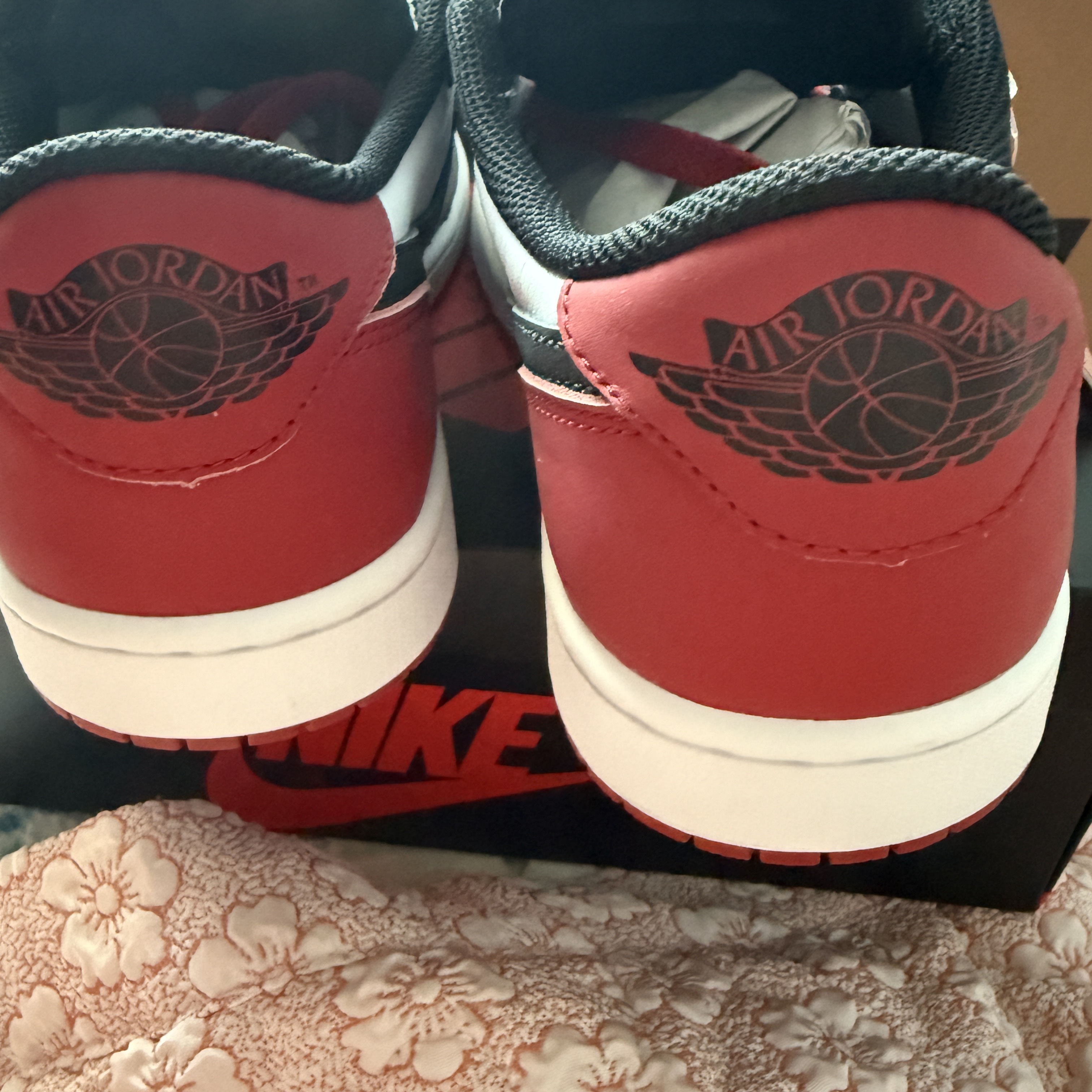Jordan 1 Retro Low OG Black Toe 착용 스타일 - 4