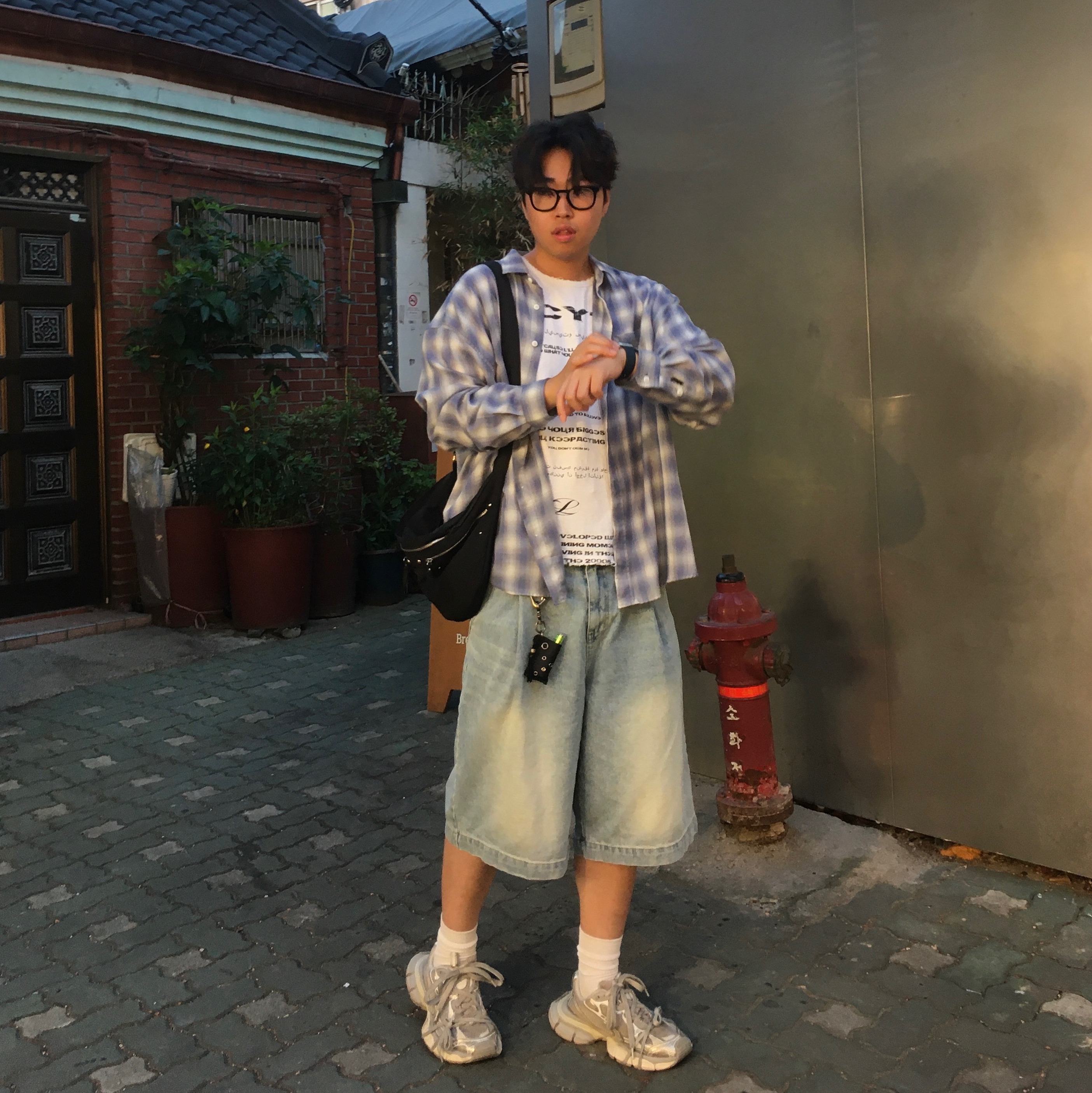 Balenciaga 3XL Sneakers Light Beige 착용 스타일
